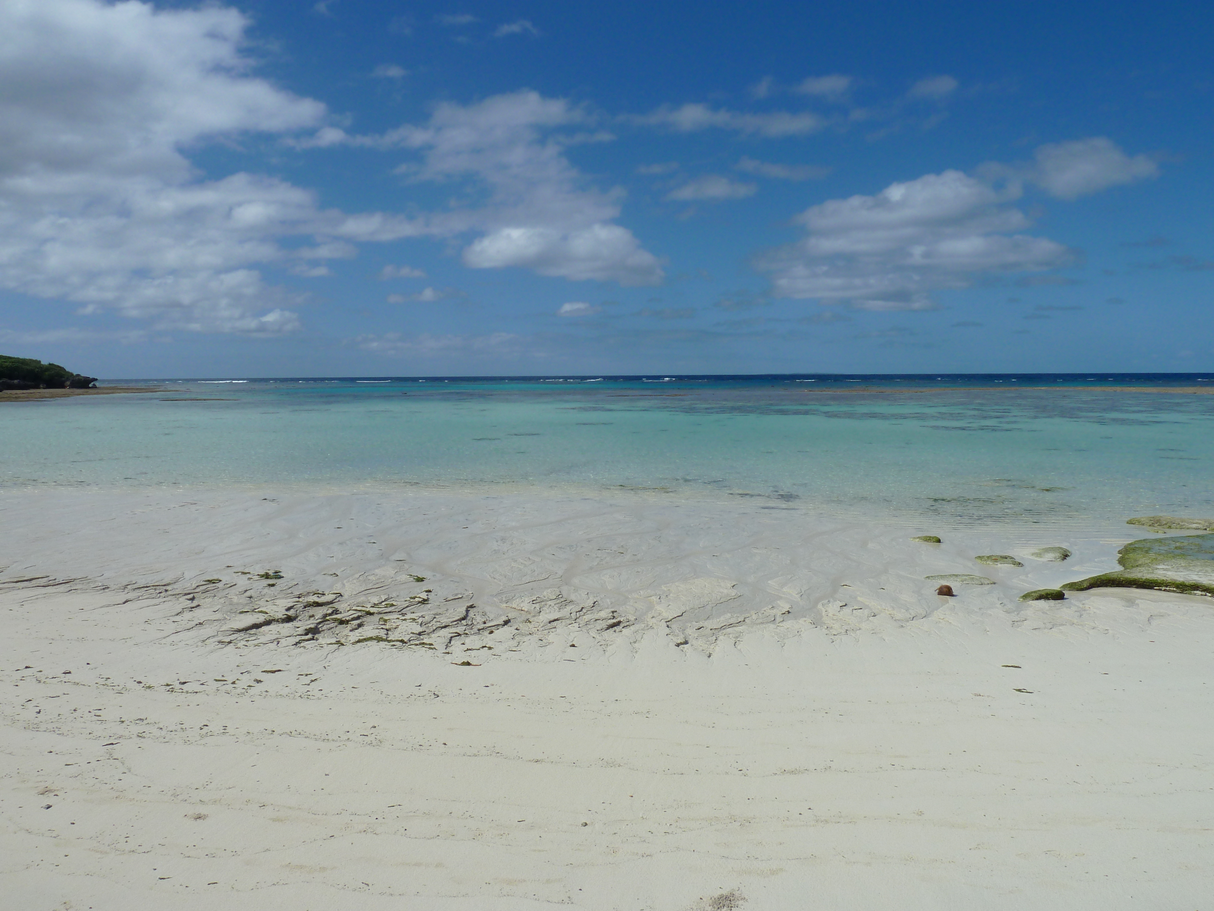 รูปถ่าย นิวแคลิโดเนีย(New Caledonia) เกาะลีฟู(Lifou) หมู่บ้านมู(Mu) 2010-05 3