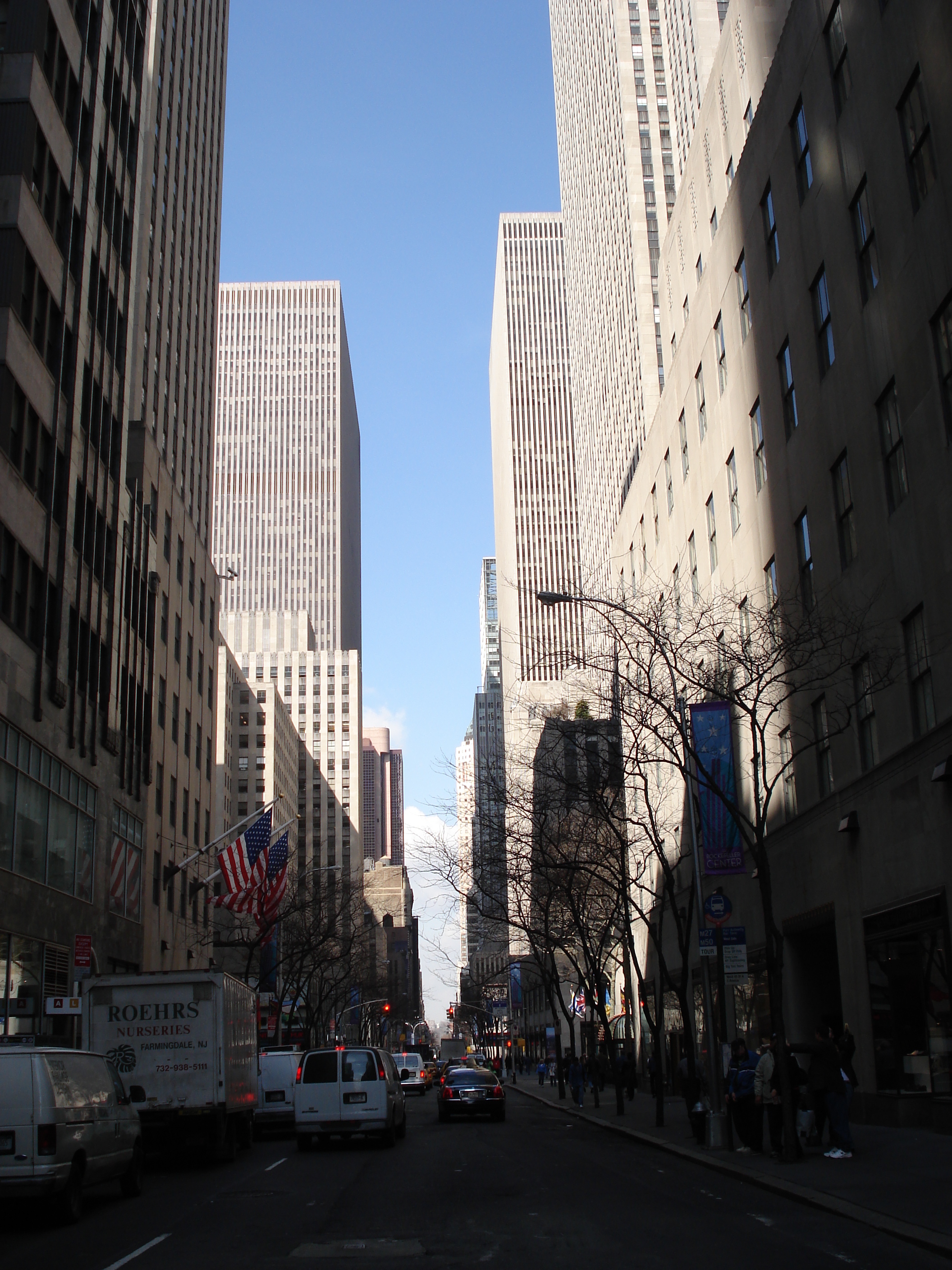 รูปถ่าย สหรัฐอเมริกา(United States) นิวยอร์ก(New York) ตามถนนฟิฟท์อเวนิว(down the 5th Avenue) 2006-03 20