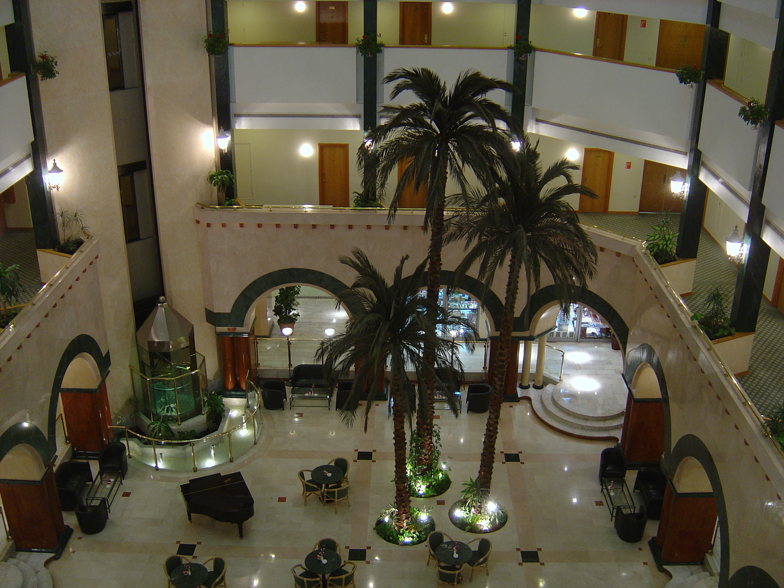 รูปถ่าย สหรัฐอาหรับเอมิเรตส์(United Arab Emirates) อาเลอิน(Al Ain) โรงแรมฮิลตัน(Hilton Hotel) 2005-03 25