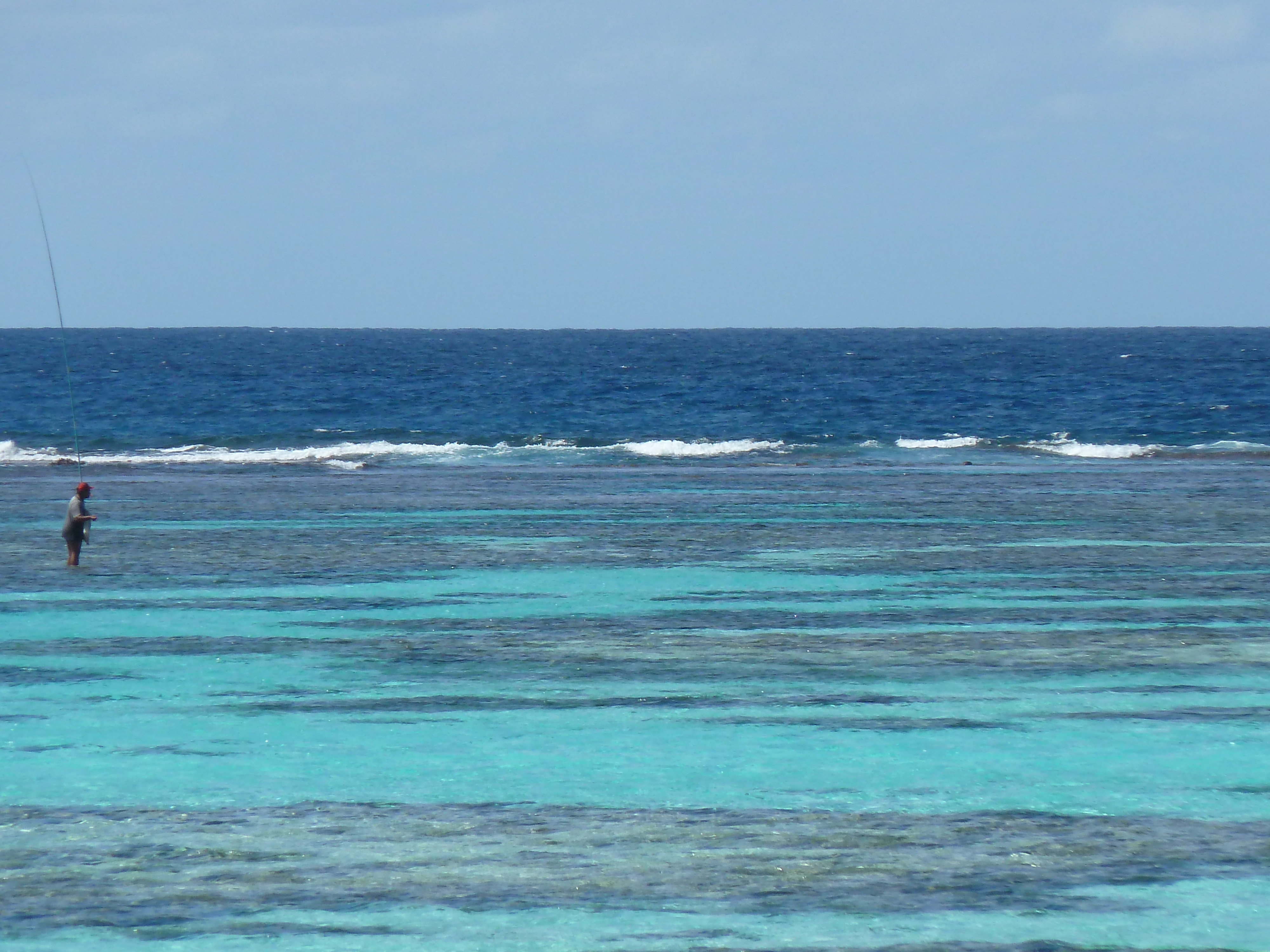รูปถ่าย นิวแคลิโดเนีย(New Caledonia) เกาะลีฟู(Lifou) หมู่บ้านมู(Mu) 2010-05 50
