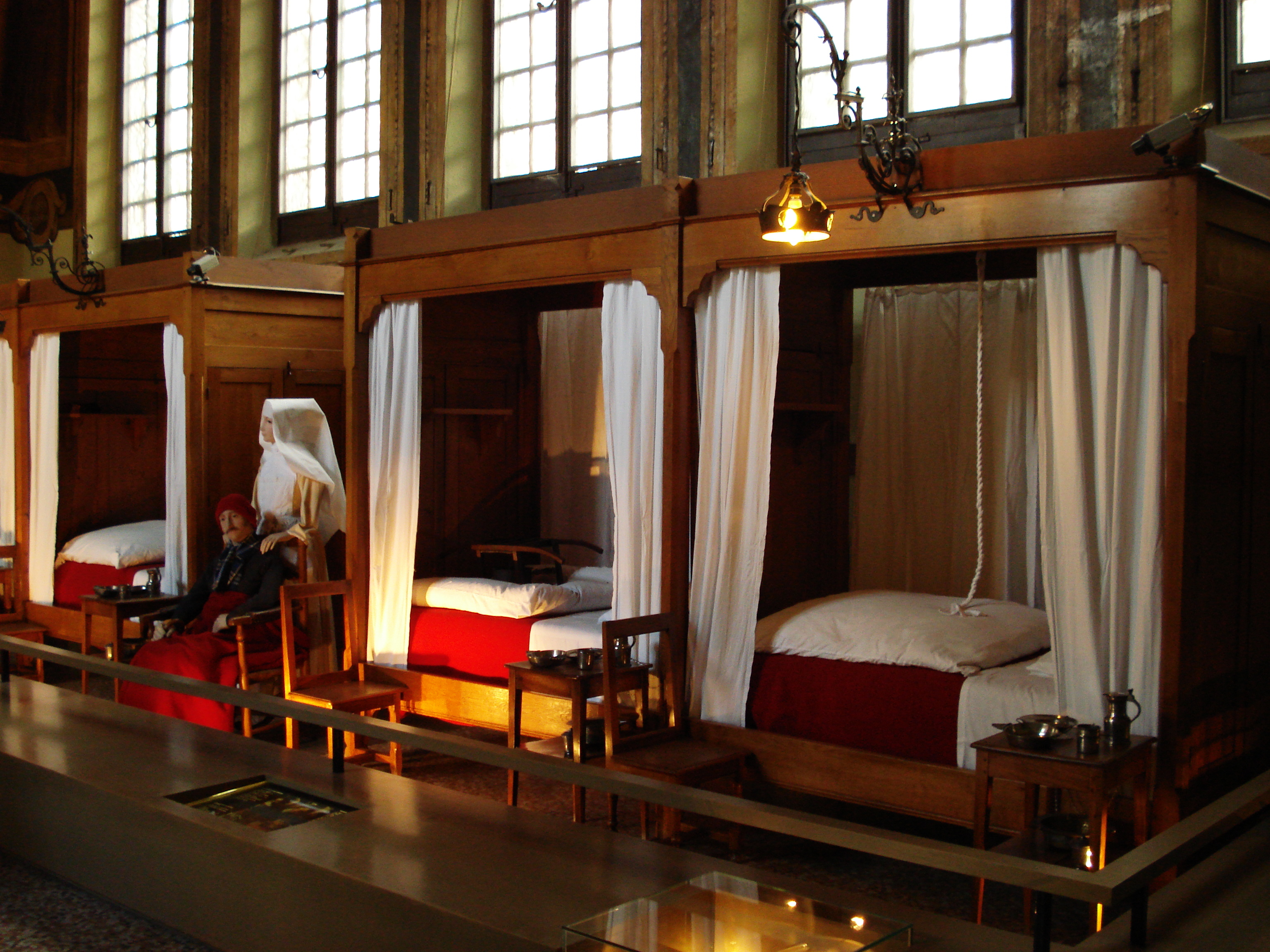 รูปถ่าย ฝรั่งเศส(France) โบนเนอ(Beaune) โรงพยาบาลเก่าโบน (ออสปิสเดอโบน)(Hospices de Beaune) 2007-01 24