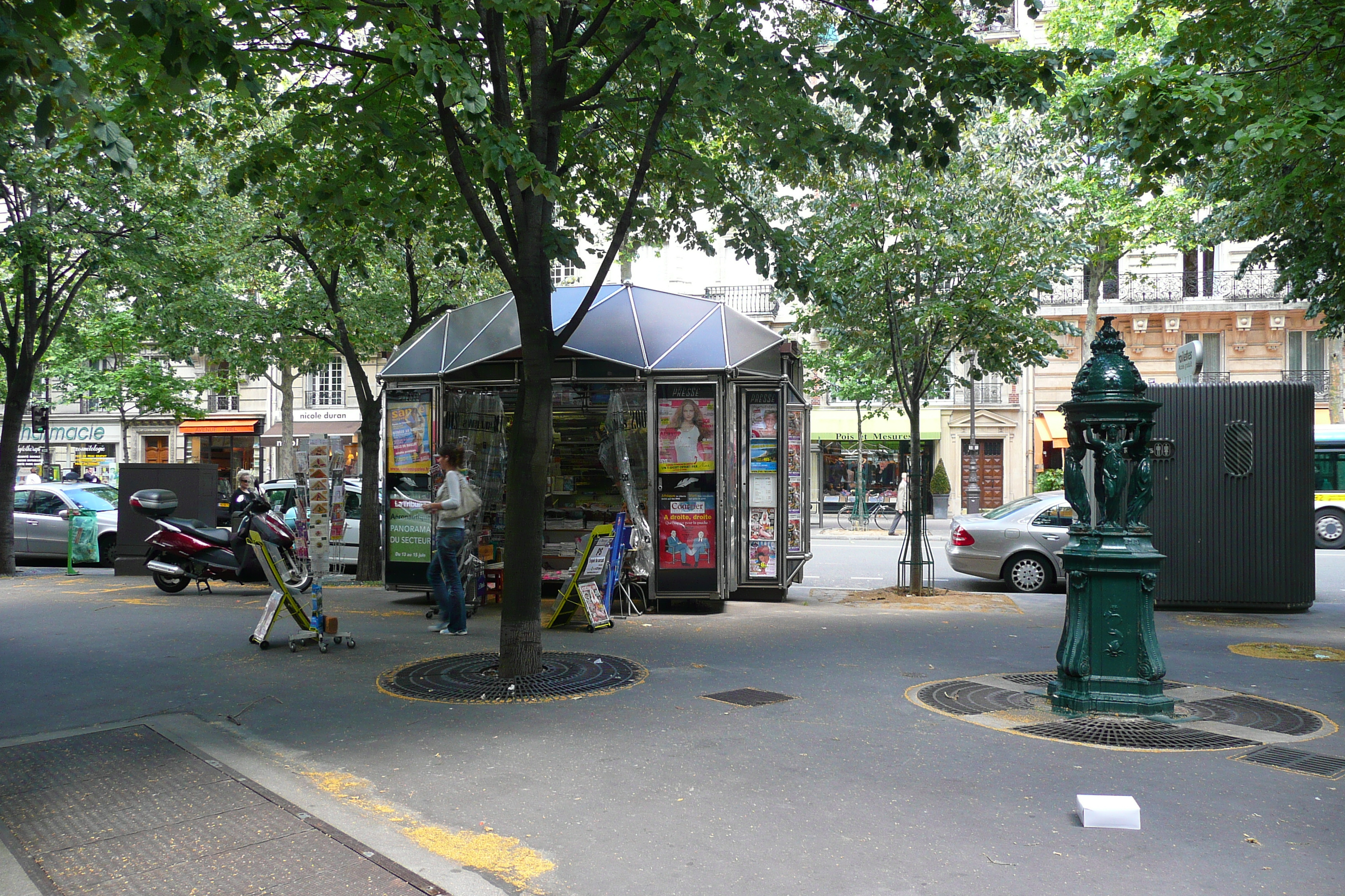 รูปถ่าย ฝรั่งเศส(France) ปารีส(Paris) ถนนนีเยล(Avenue Niel) 2007-06 83
