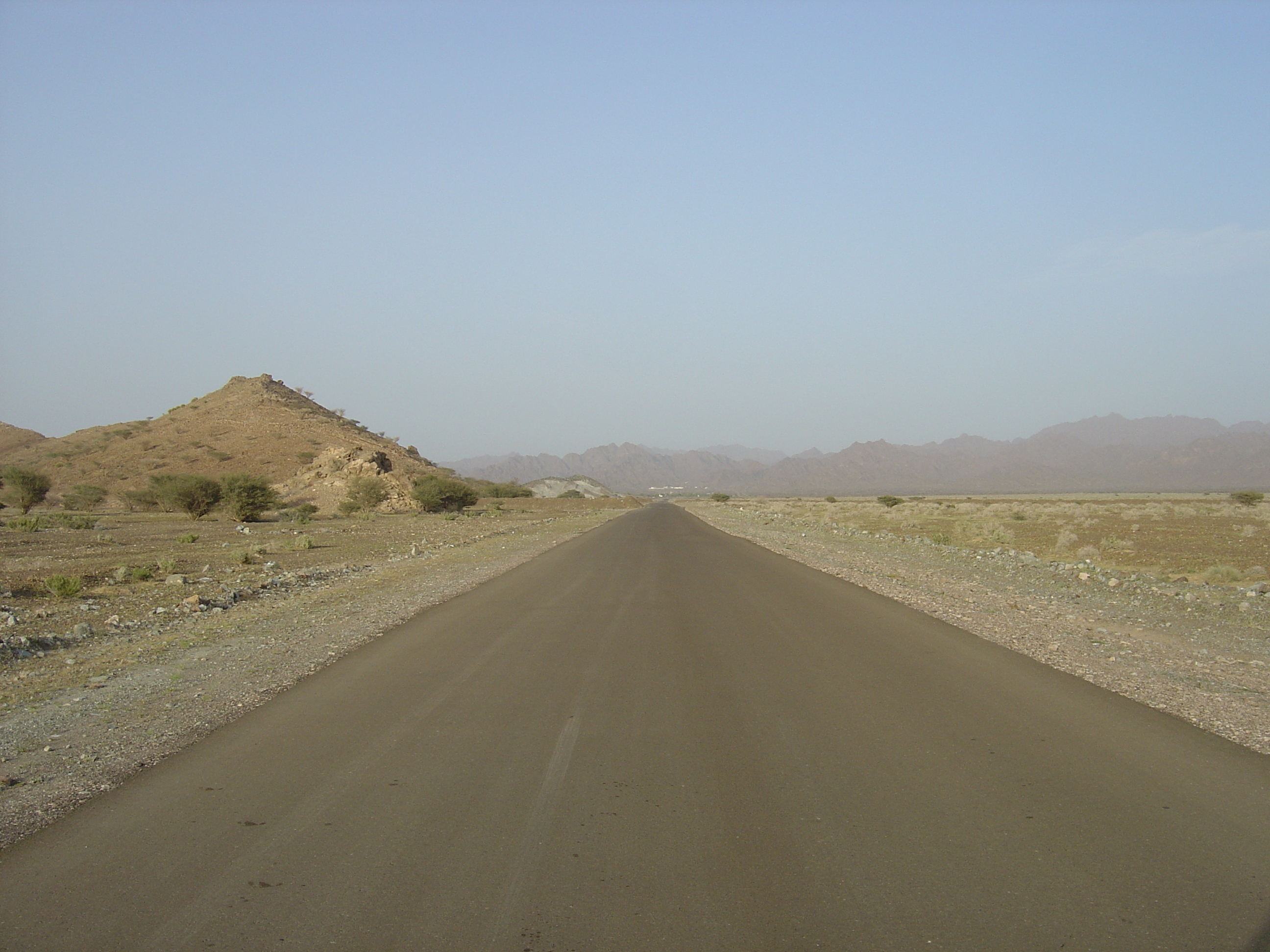 รูปถ่าย โอมาน(Oman) จากบูไมิไปถนนมาฮาดา(Buraimi to Mahada road) 2005-03 23