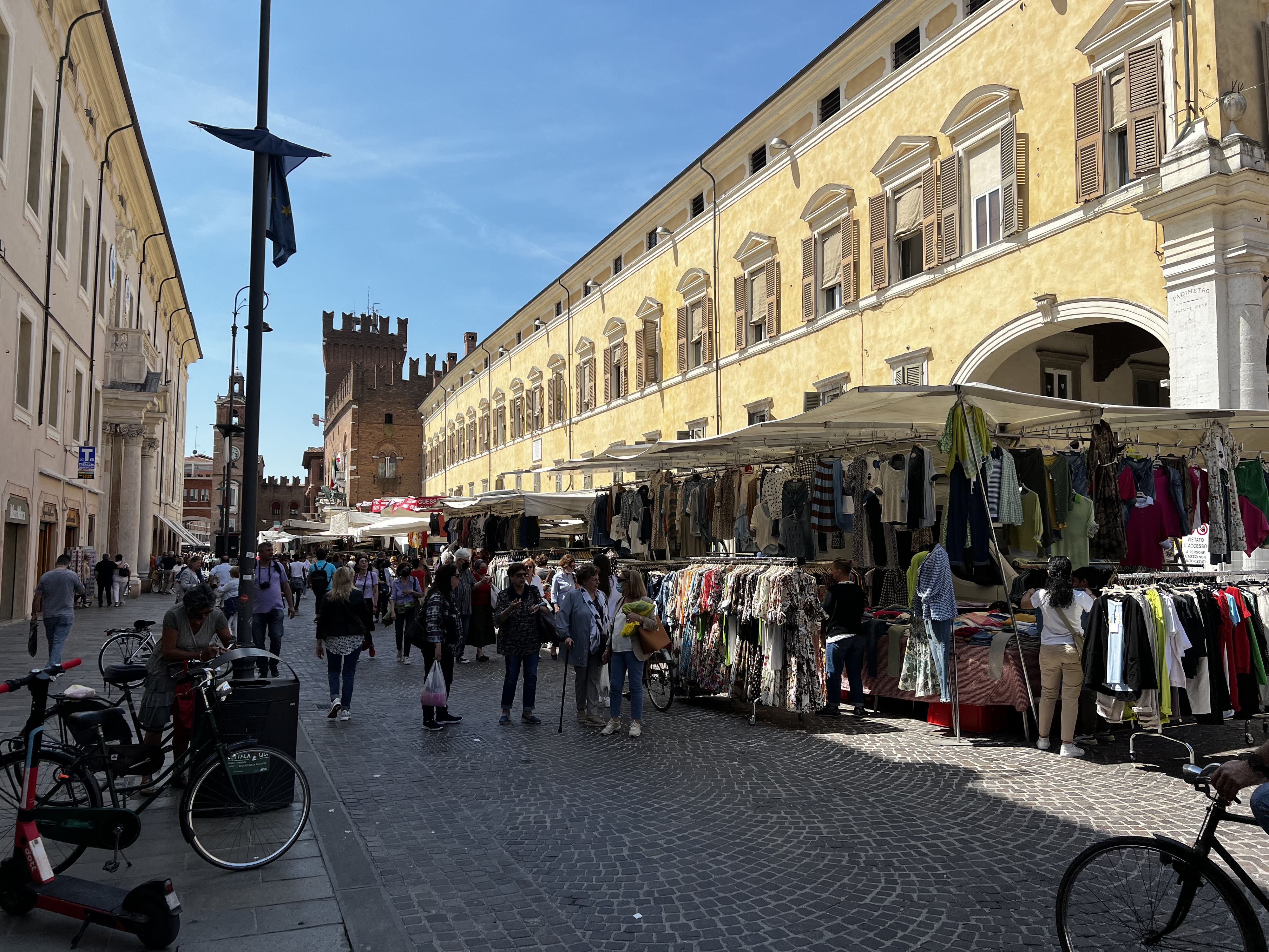 รูปถ่าย อิตาลี(Italy) แฟร์รารา(Ferrara) 2022-05 27