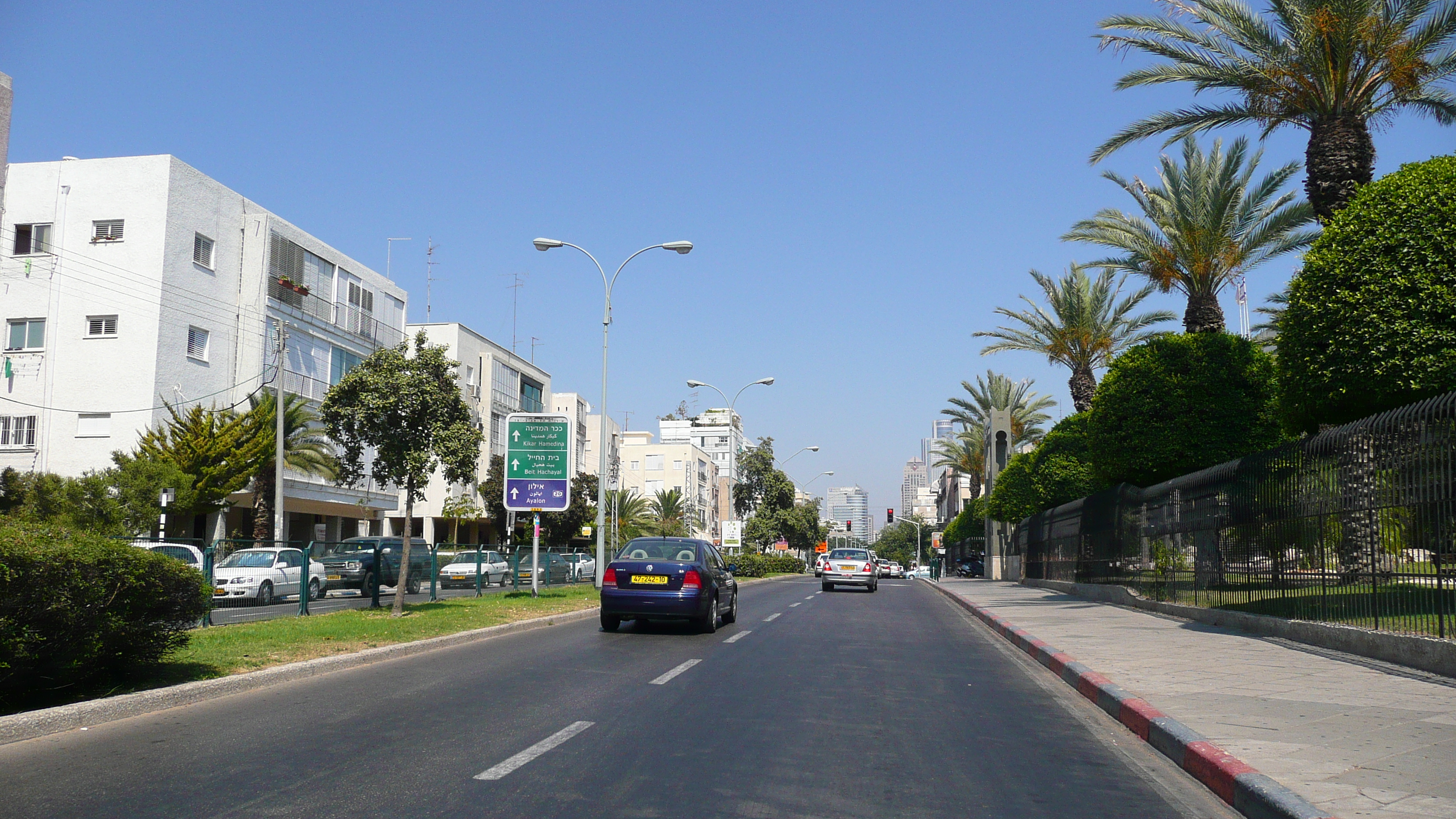 รูปถ่าย อิสราเอล(Israel) เทลอาวีฟ(Tel Aviv) ถนนจาบอตินสกี(Jabotinsky Street) 2007-06 10