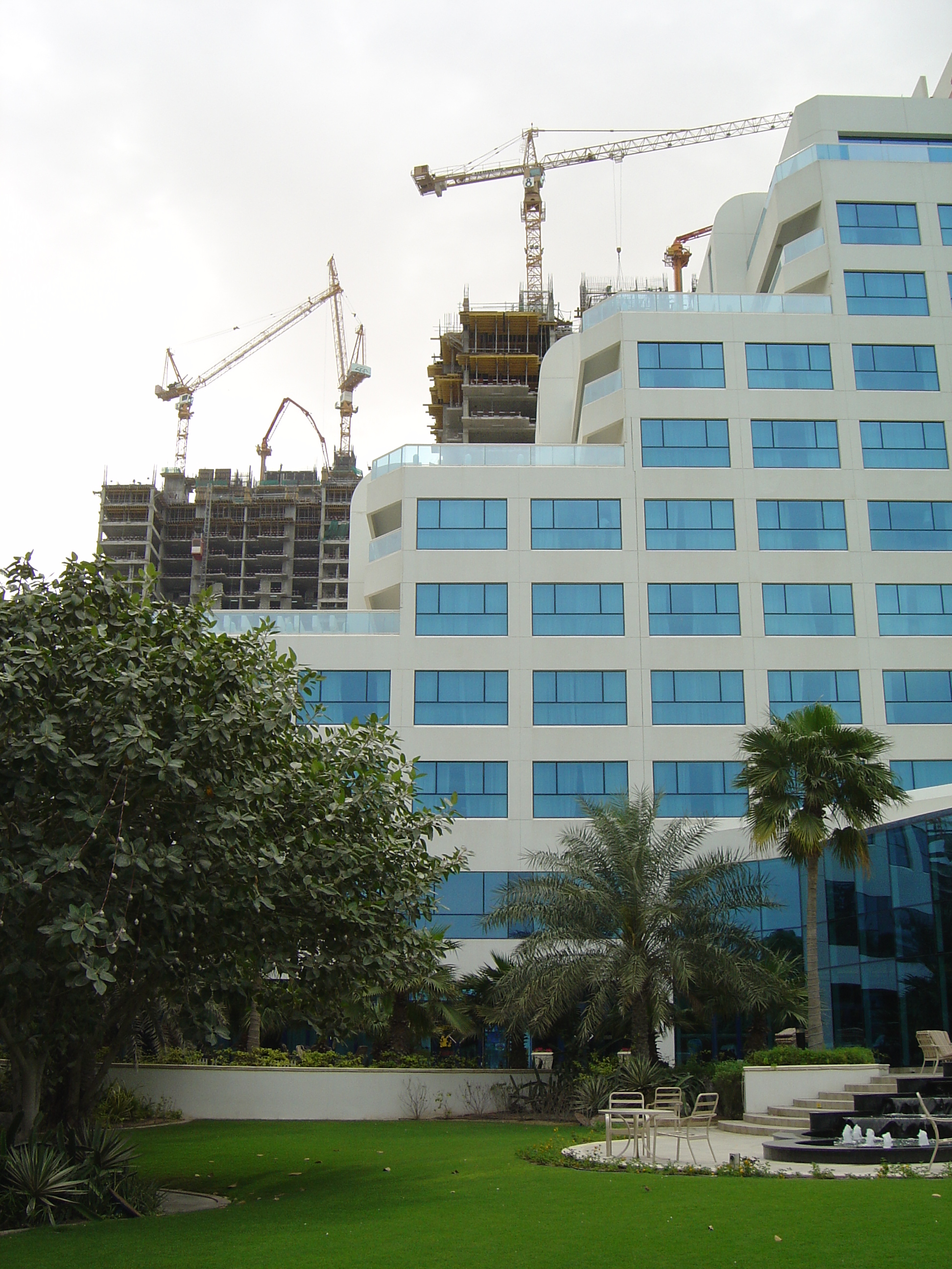 รูปถ่าย สหรัฐอาหรับเอมิเรตส์(United Arab Emirates) ดูไบ(Dubai) โรงแรมเชอราตัน จุมัยเราะห์บีช(Sheraton Jumeirah Beach Hotel) 2005-03 0