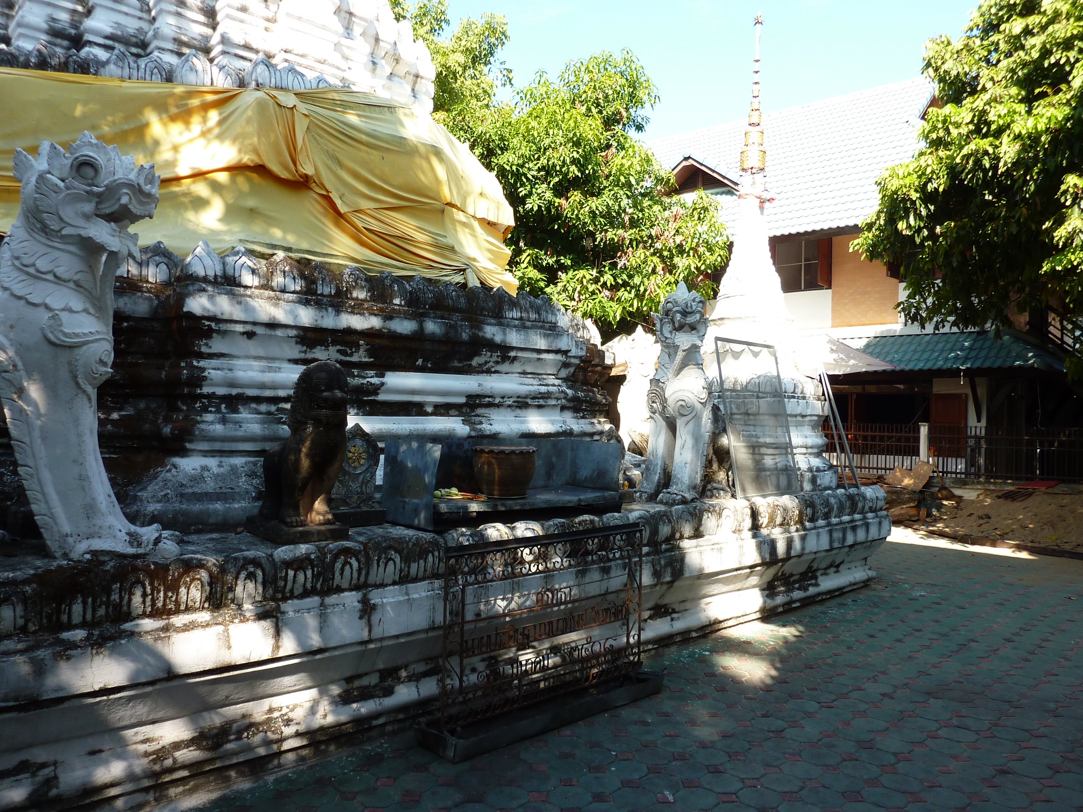 รูปถ่าย ไทย(Thailand) เชียงใหม่(Chiang Mai) ถนนราชดำเนิน(Rachadamnoen road) 2009-12 2