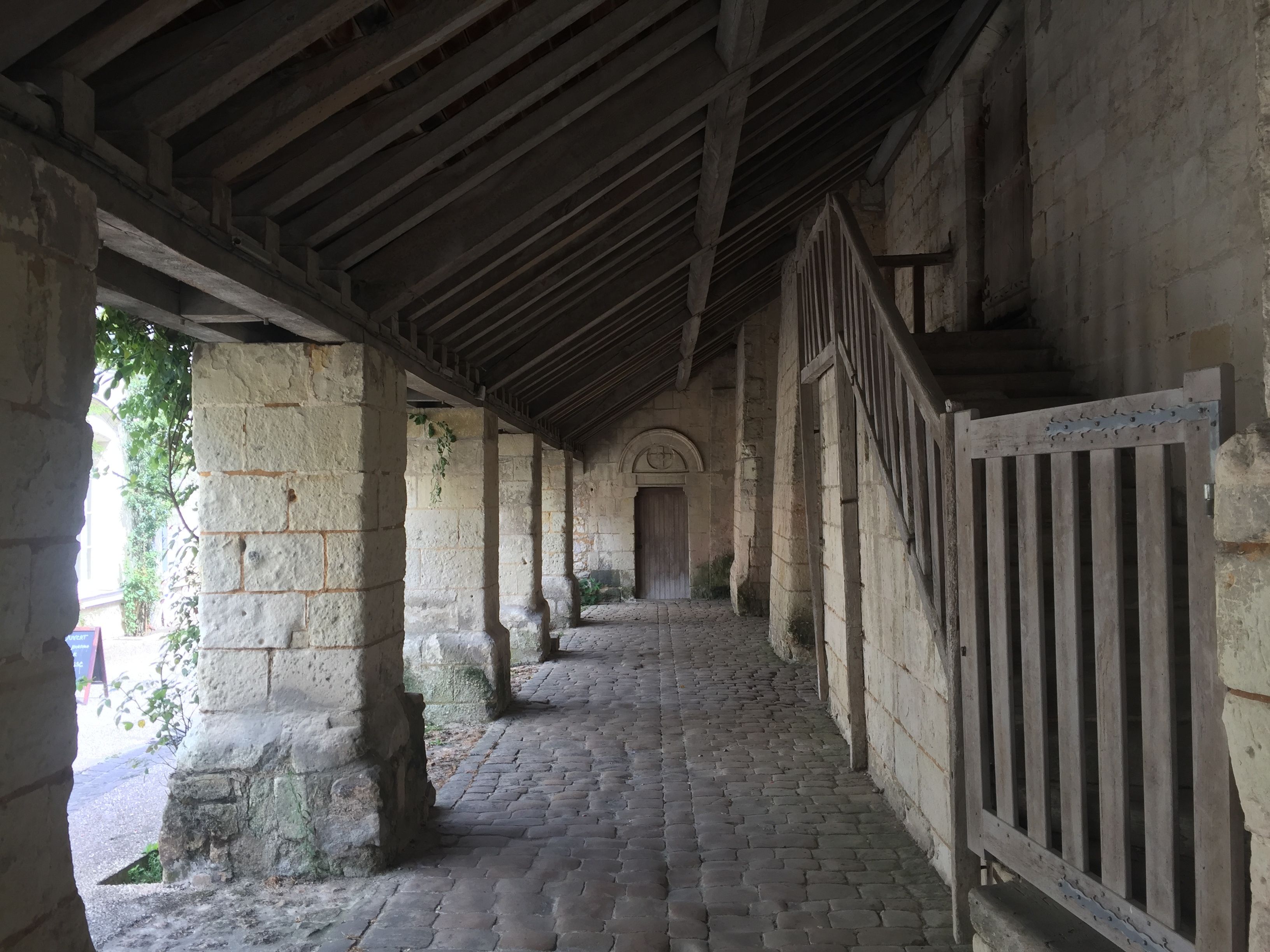 รูปถ่าย ฝรั่งเศส(France) แอบบีหลวงฟงเตอโวร์(Abbaye Royale de Fontevraud) 2017-08 2