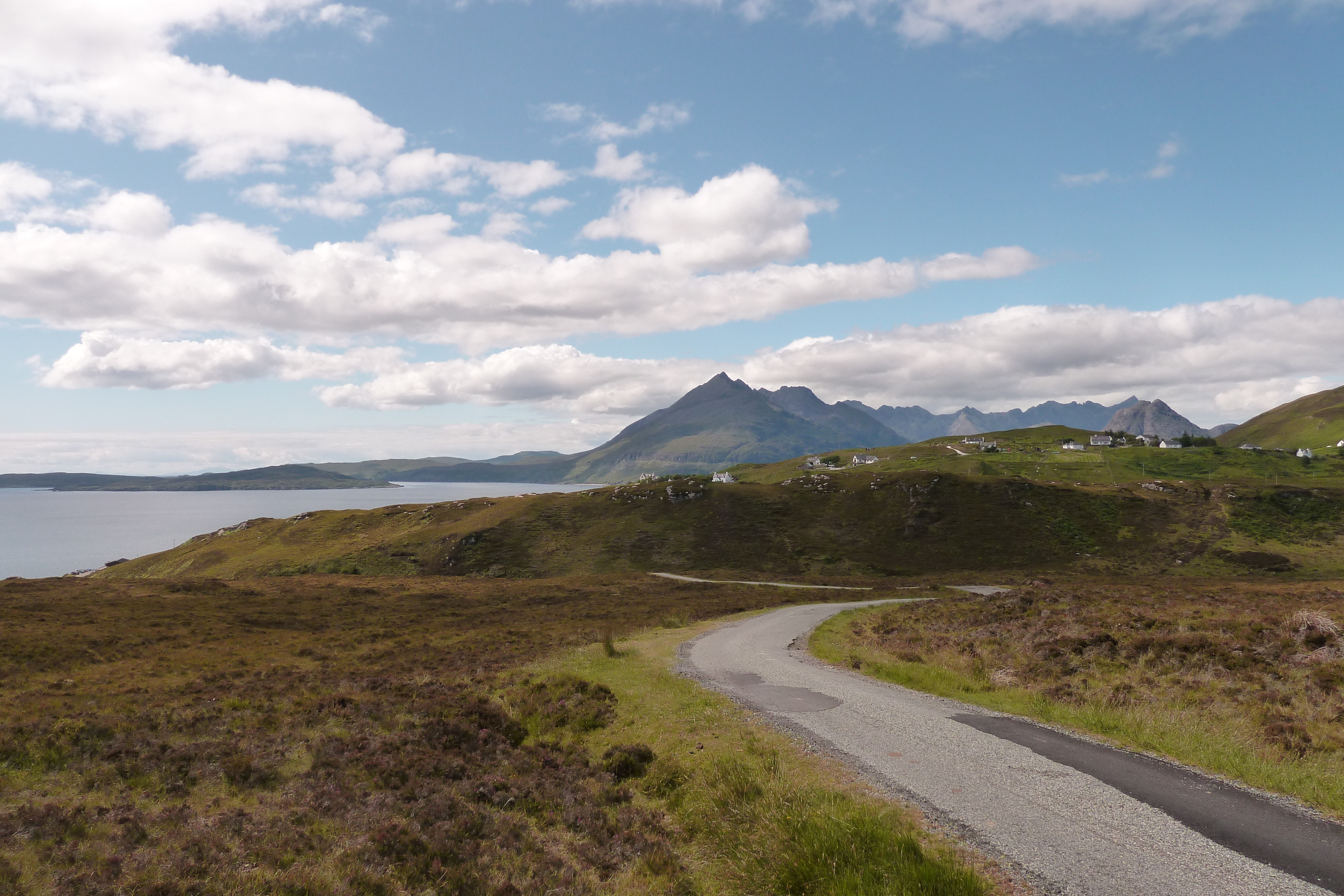 รูปถ่าย อังกฤษ(United Kingdom) เกาะสกาย(Skye) เทือกเขาคูลิน(The Cuillin) 2011-07 17