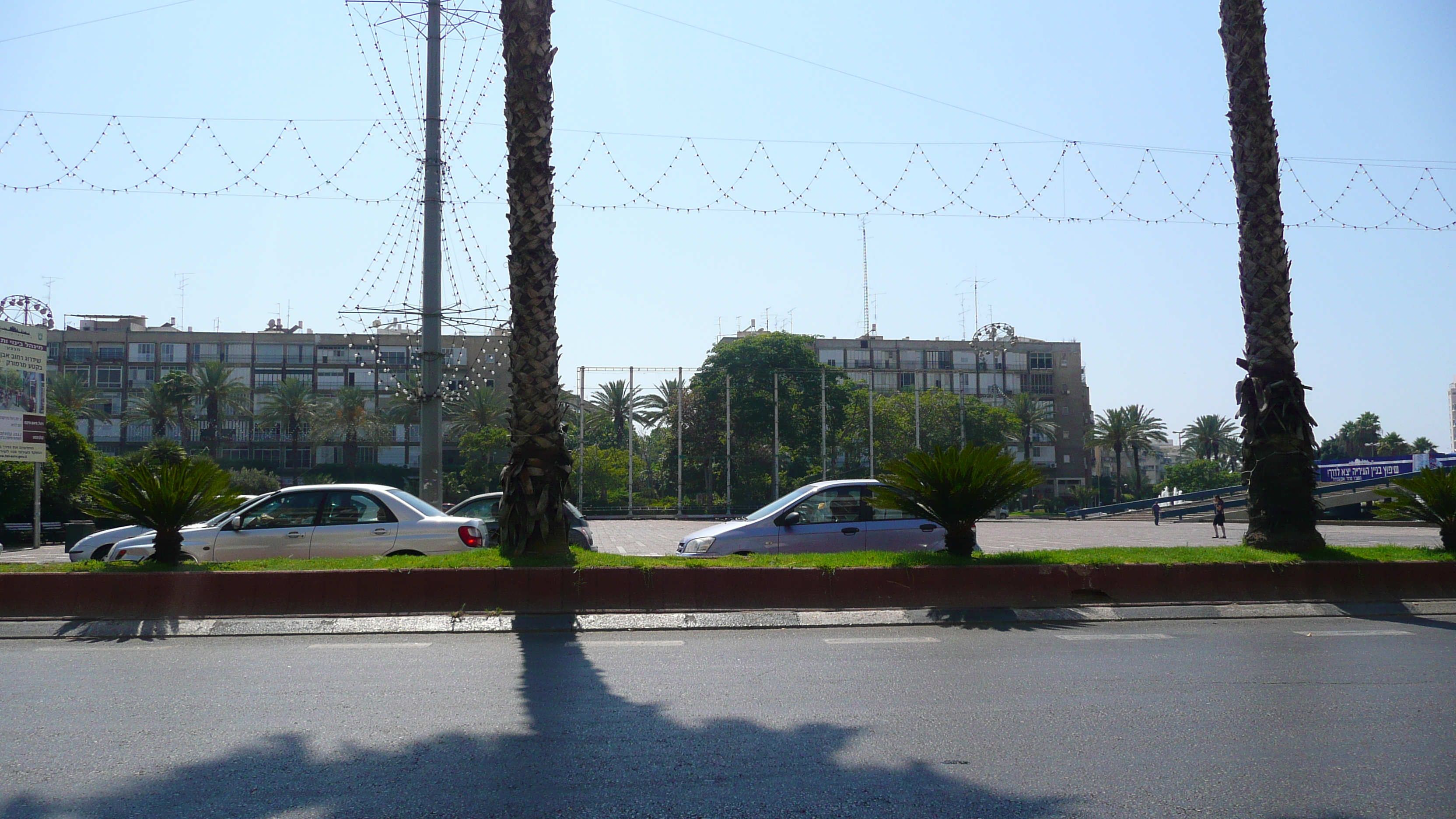รูปถ่าย อิสราเอล(Israel) เทลอาวีฟ(Tel Aviv) ถนนอิบน์กบีรอล(Ibn Gvirol Street) 2007-06 14