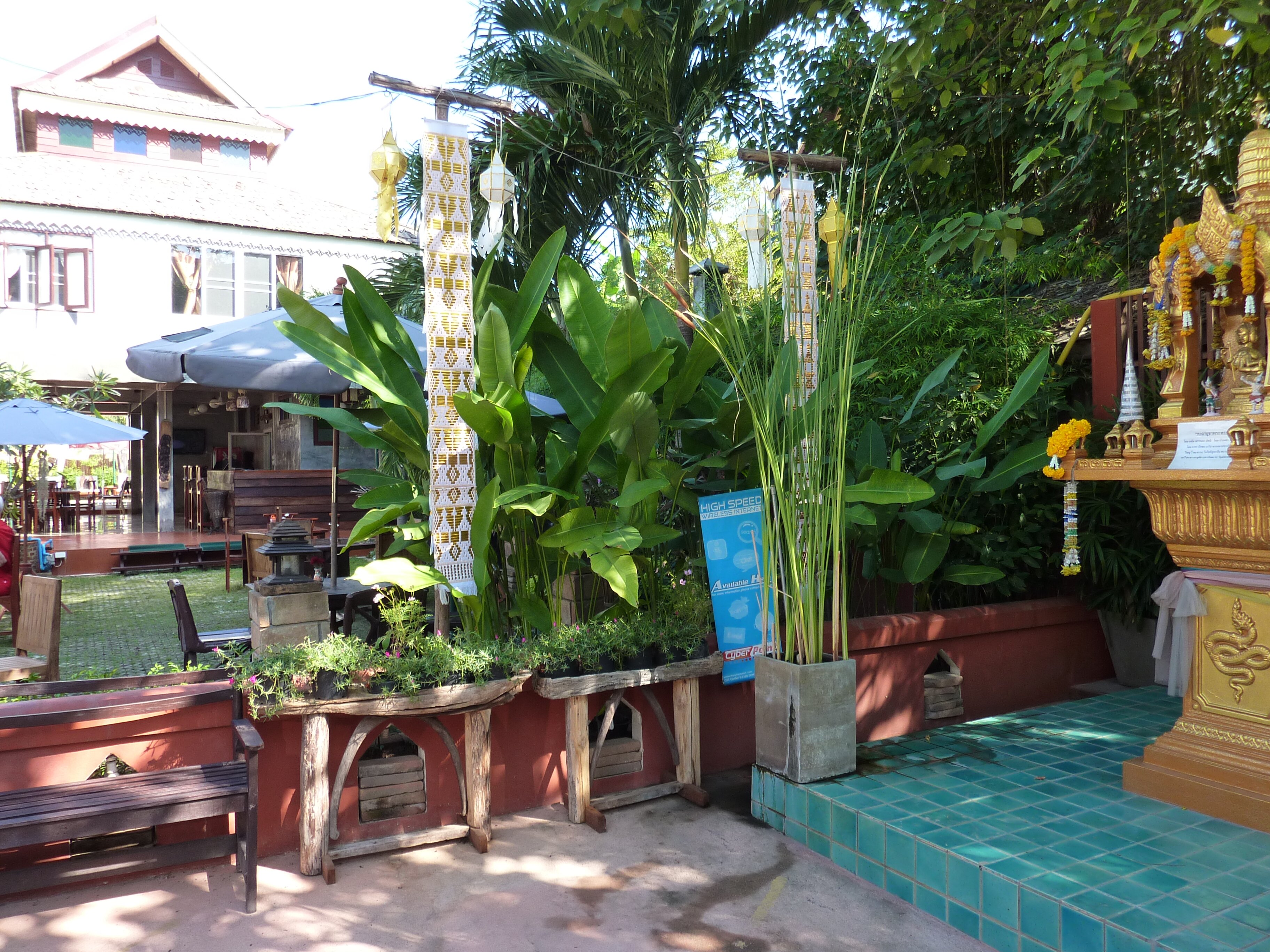 รูปถ่าย ไทย(Thailand) เชียงใหม่(Chiang Mai) ถนนราชดำเนิน(Rachadamnoen road) 2009-12 45