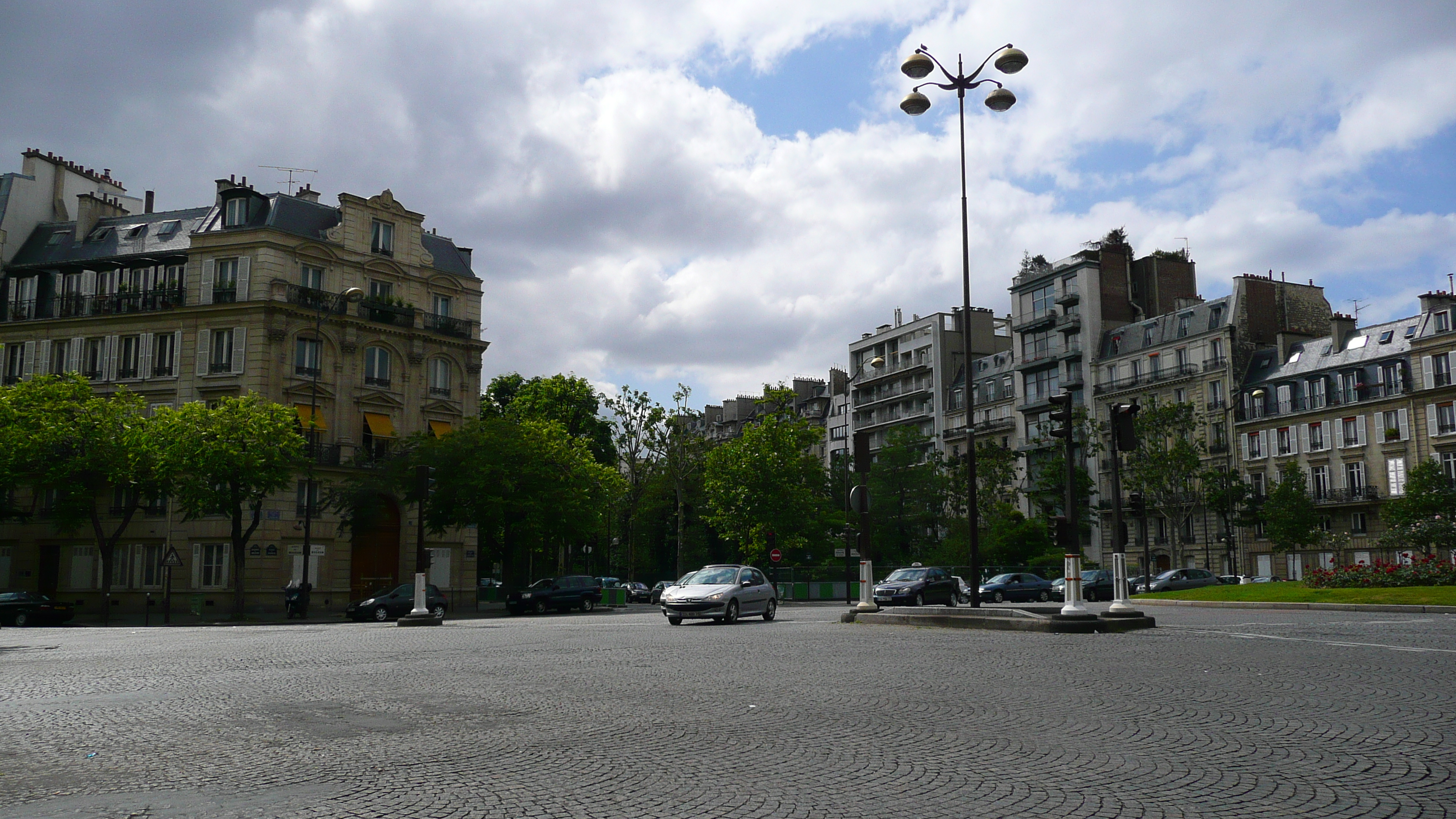 รูปถ่าย ฝรั่งเศส(France) ปารีส(Paris) คุ้มที่ 17 (17th Arrondissement) จัตุรัสวากราม(Place Wagram) 2007-05 17