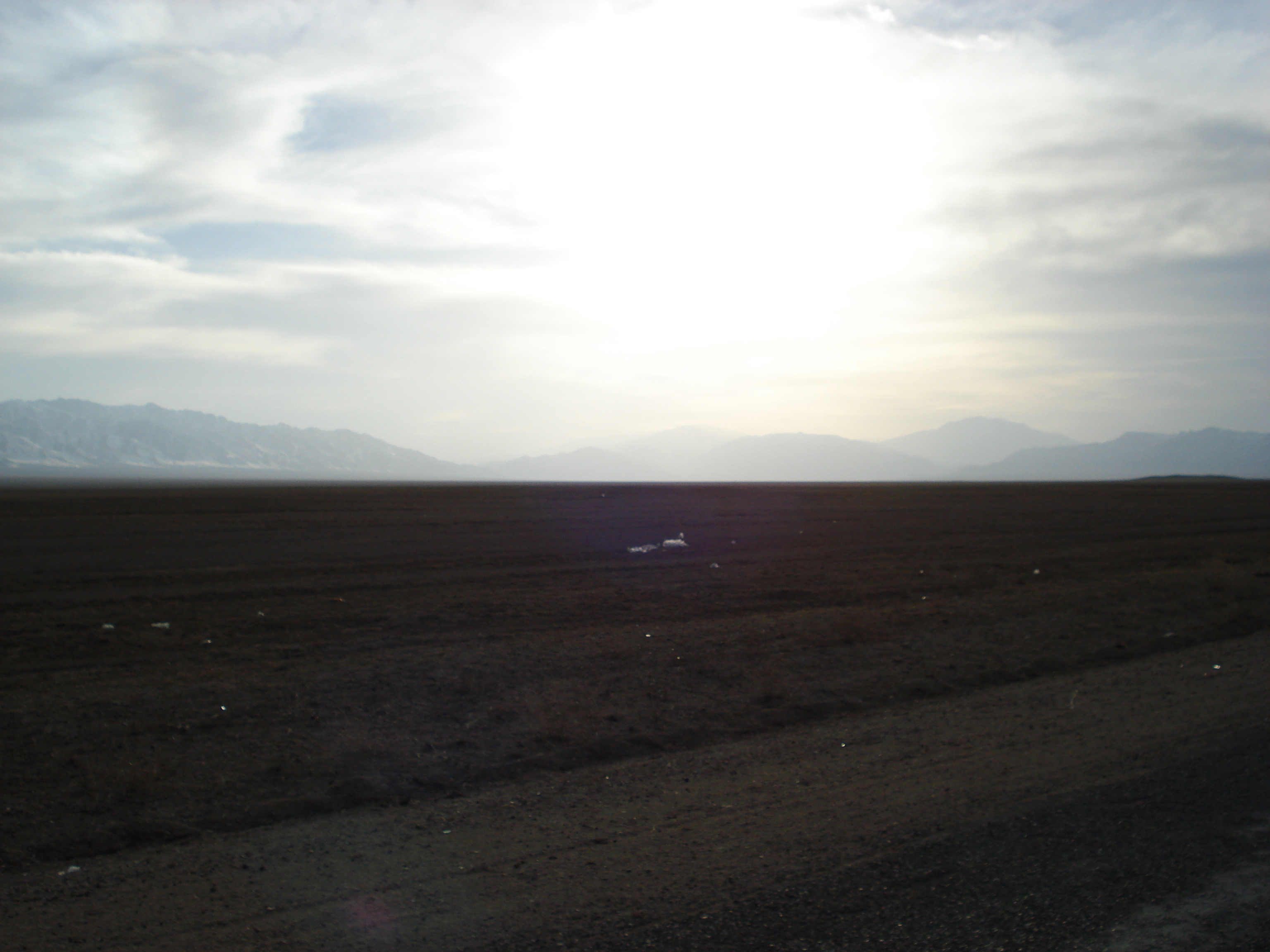 รูปถ่าย คาซัคสถาน(Kazakhstan) ถนนจากอัลมาตีไปหุบผาชารึน(Almaty to Charyn Canyon road) 2007-03 116