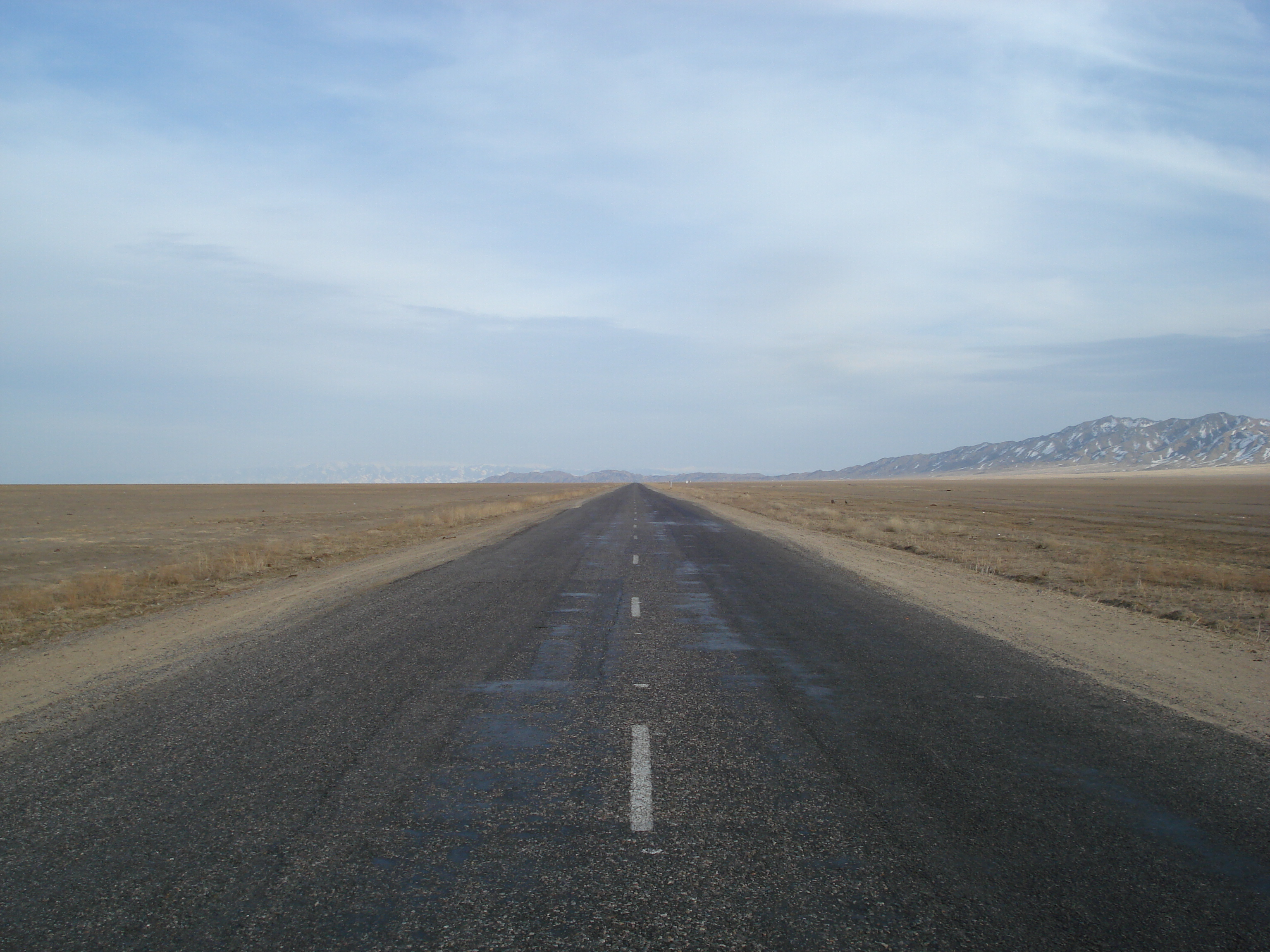 รูปถ่าย คาซัคสถาน(Kazakhstan) ถนนจากอัลมาตีไปหุบผาชารึน(Almaty to Charyn Canyon road) 2007-03 138