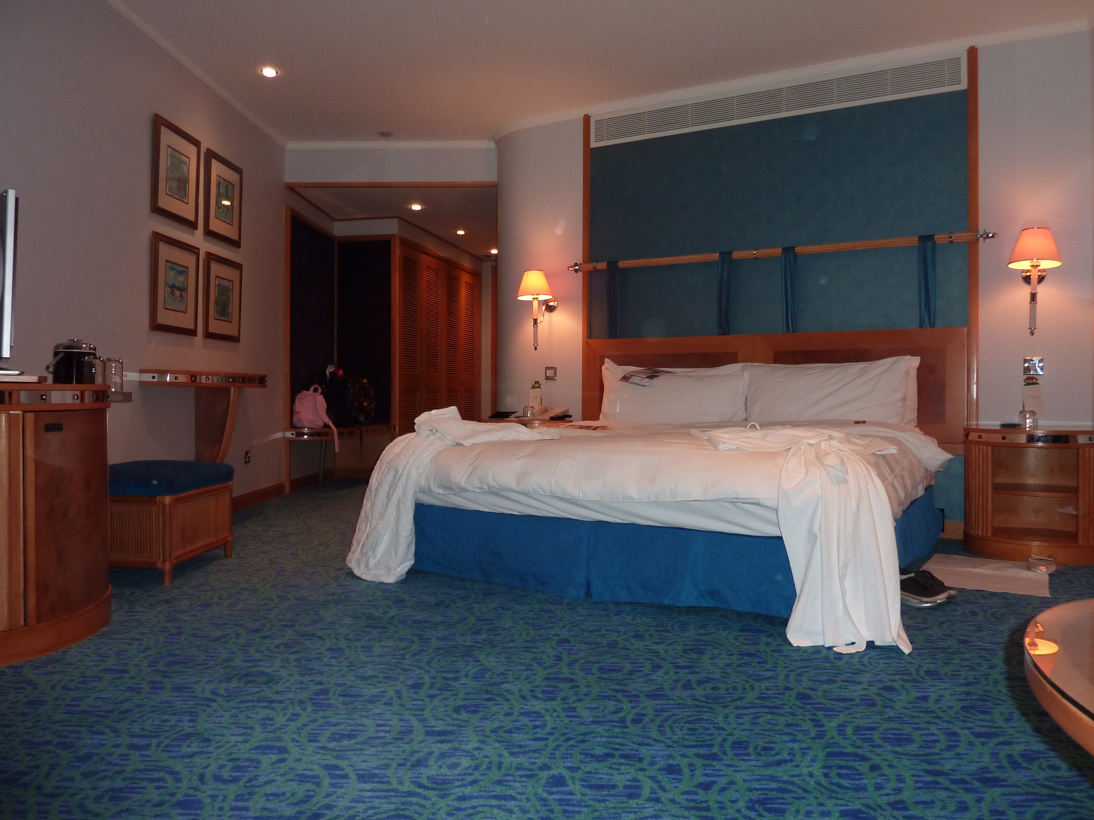 รูปถ่าย สหรัฐอาหรับเอมิเรตส์(United Arab Emirates) ดูไบ(Dubai) โรงแรมจูไมราห์บีช(Jumeirah Beach Hotel) 2009-12 38