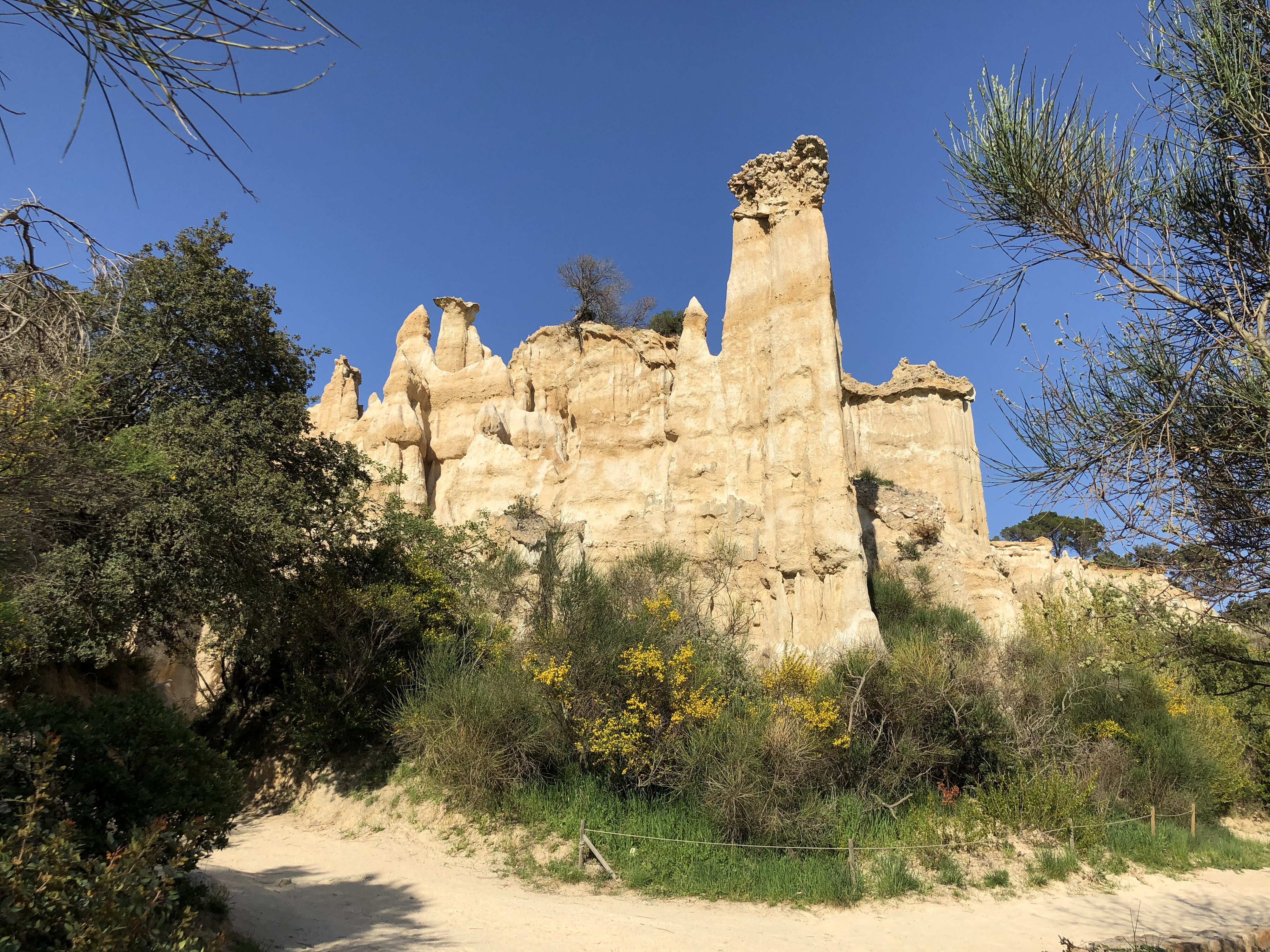 รูปถ่าย ฝรั่งเศส(France) เสาหินออร์กดีล-ซูร์-แต็ต(Orgues d'Ille Sur Tet) 2018-04 19