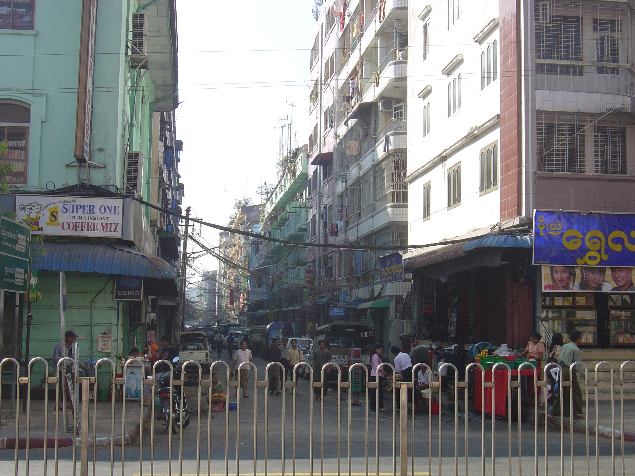 รูปถ่าย พม่า(Myanmar) ย่างกุ้ง(Yangon) 2005-01 242