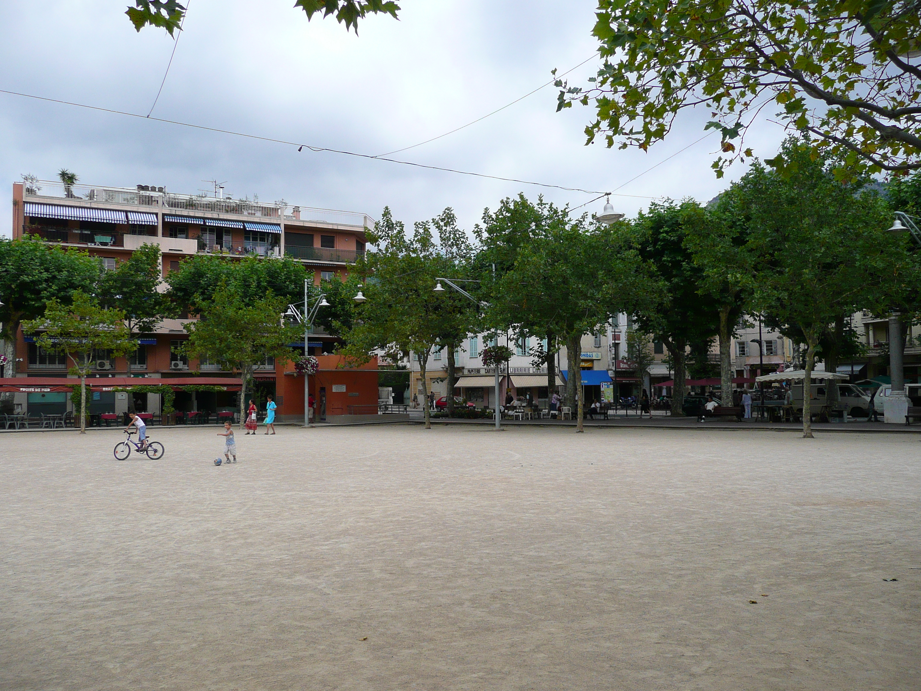 รูปถ่าย ฝรั่งเศส(France) วังซ์(Vence) จัตุรัสกร็องฌาร์แด็ง(Place du Grand Jardin) 2007-07 21
