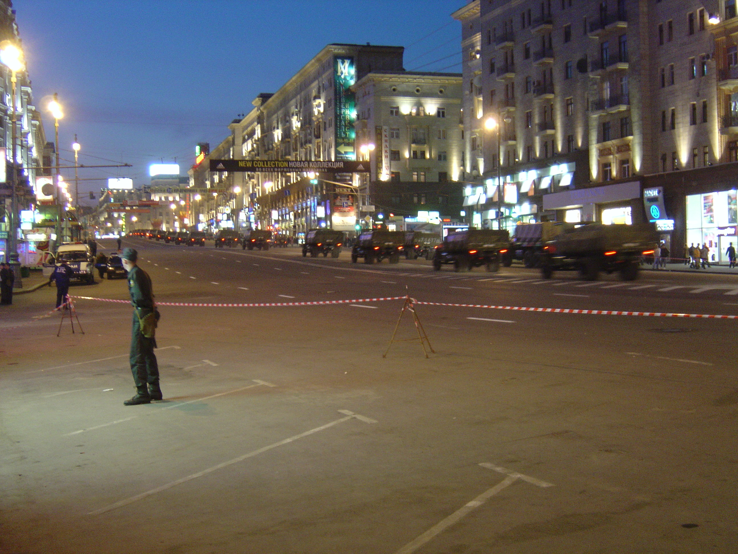 รูปถ่าย รัสเซีย(Russia) มอสโก(Moscow) ถนนตแวร์สกายา(Tverskaya Street) 2005-04 129