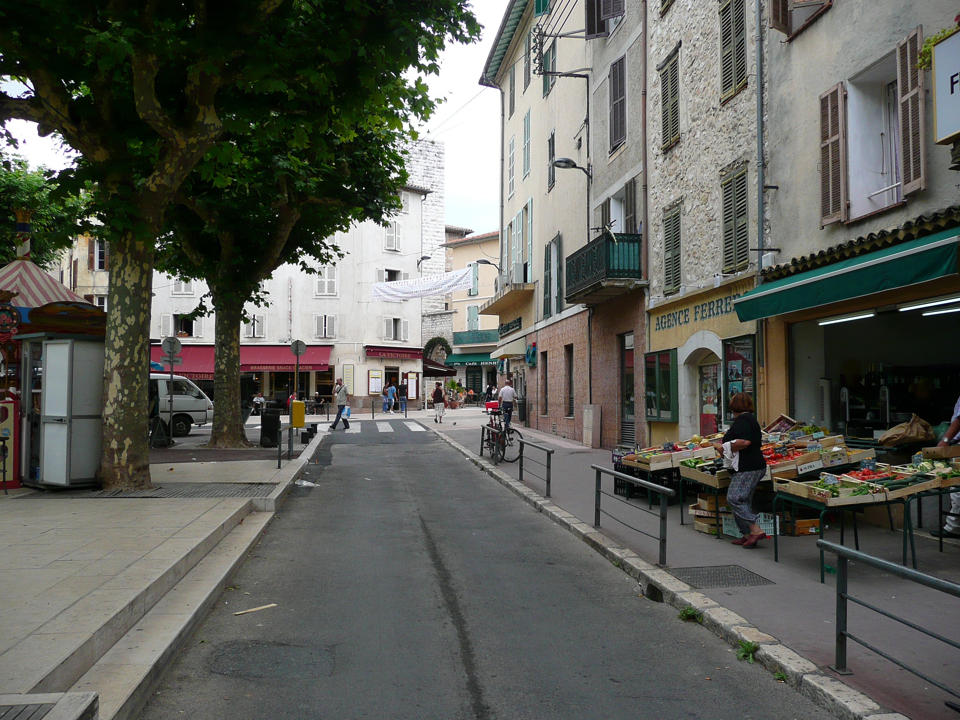 รูปถ่าย ฝรั่งเศส(France) วังซ์(Vence) จัตุรัสกร็องฌาร์แด็ง(Place du Grand Jardin) 2007-07 22