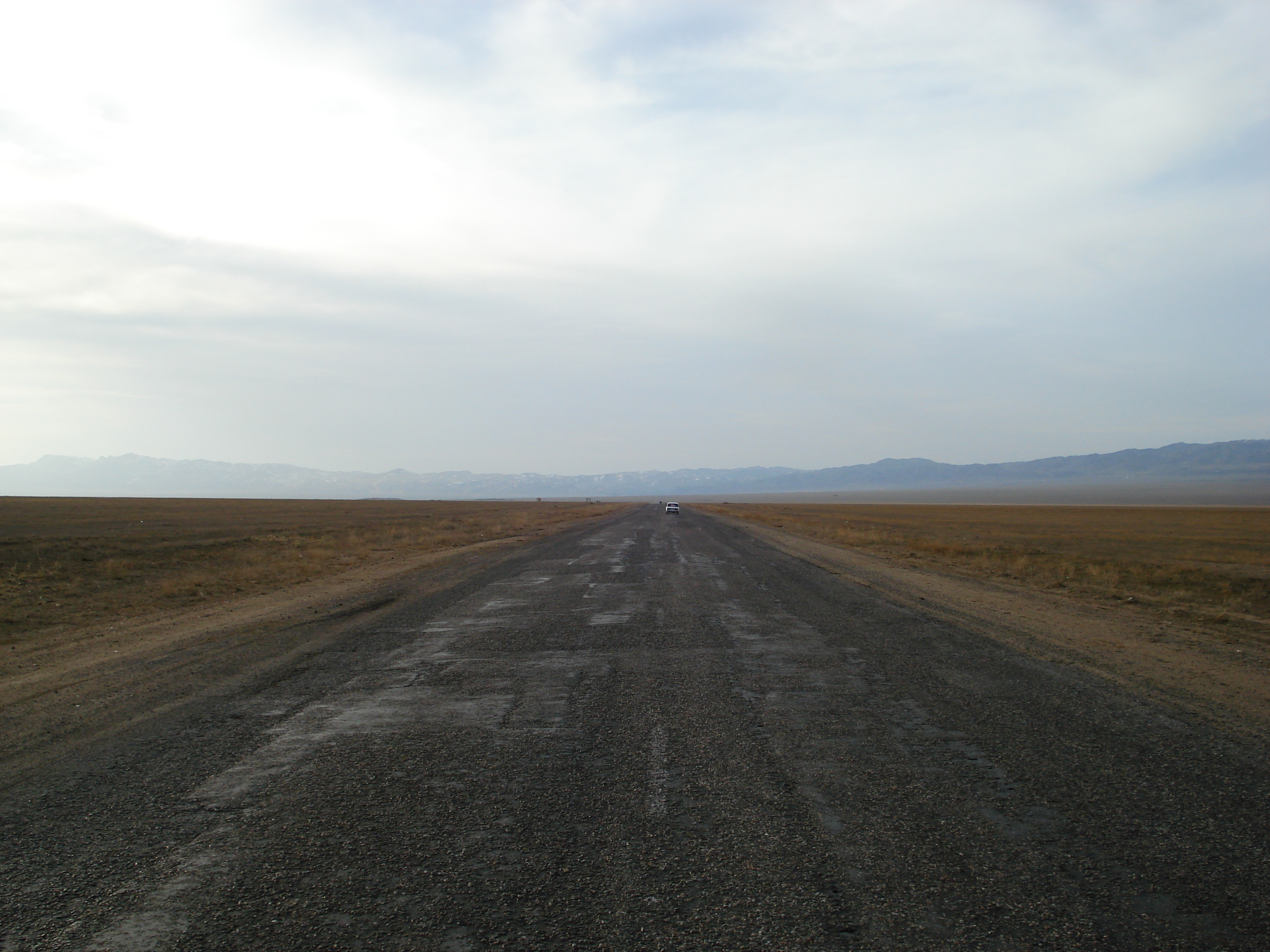 รูปถ่าย คาซัคสถาน(Kazakhstan) ถนนจากอัลมาตีไปหุบผาชารึน(Almaty to Charyn Canyon road) 2007-03 140