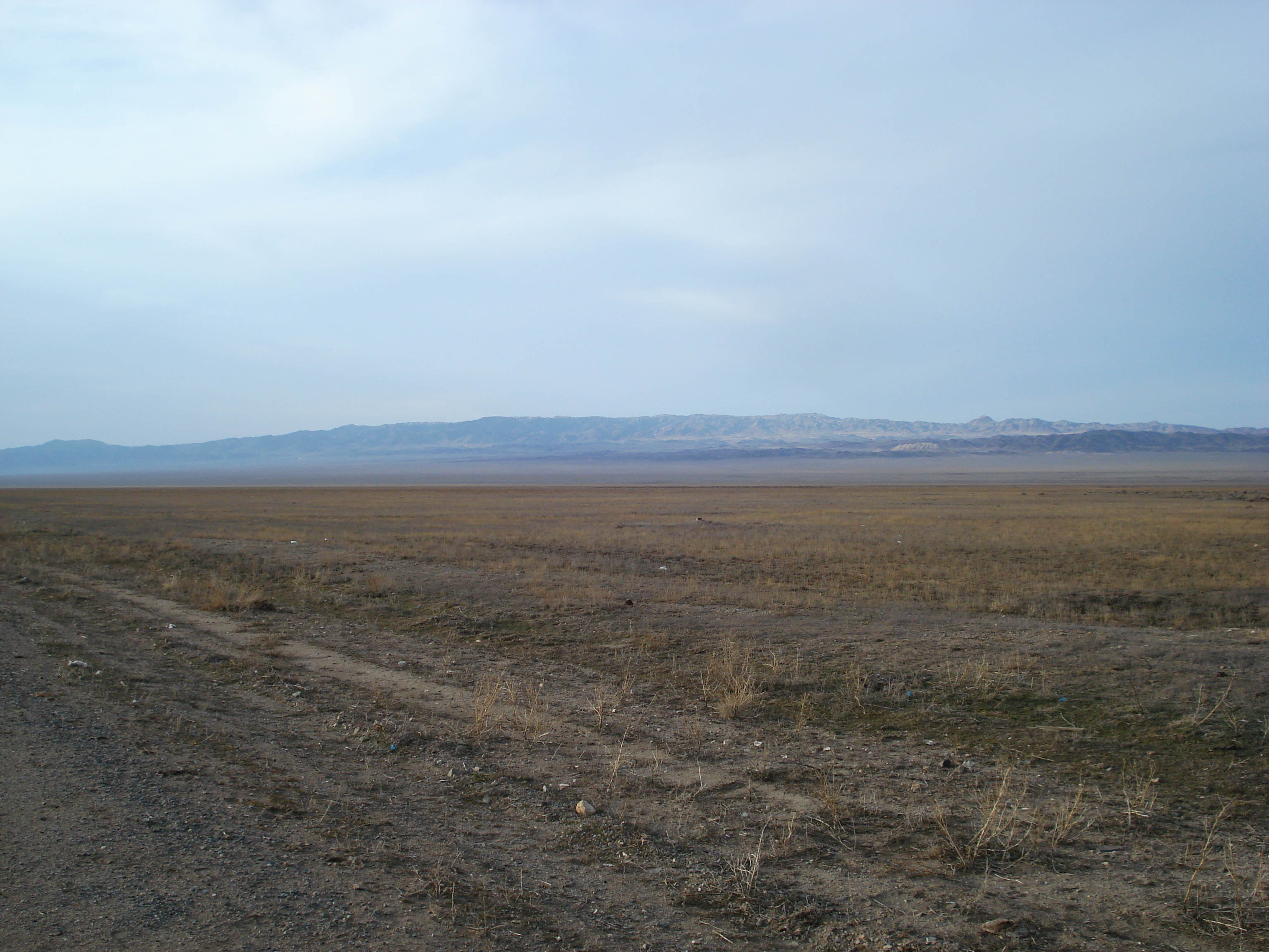 รูปถ่าย คาซัคสถาน(Kazakhstan) ถนนจากอัลมาตีไปหุบผาชารึน(Almaty to Charyn Canyon road) 2007-03 152