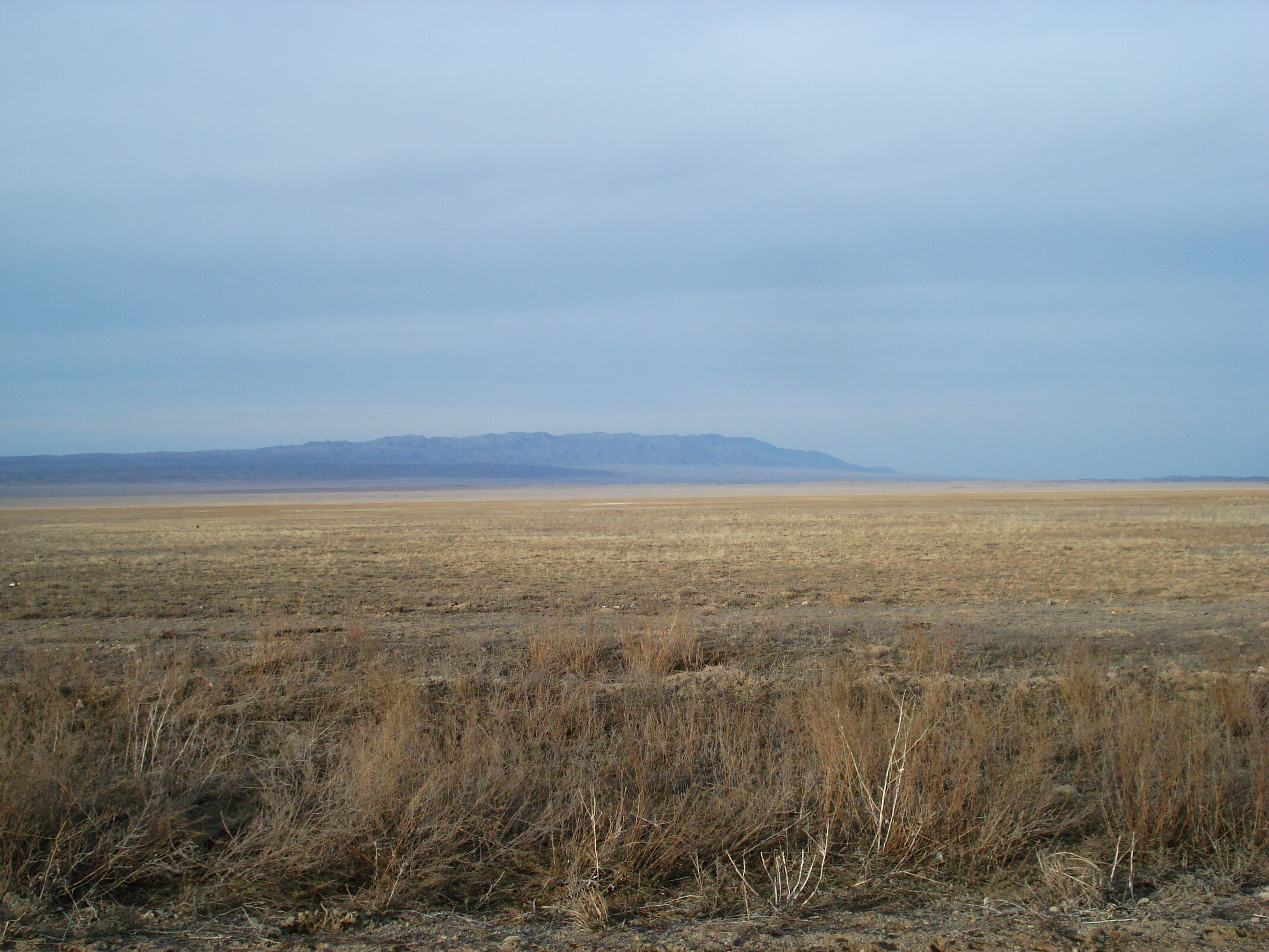 รูปถ่าย คาซัคสถาน(Kazakhstan) ถนนจากอัลมาตีไปหุบผาชารึน(Almaty to Charyn Canyon road) 2007-03 115