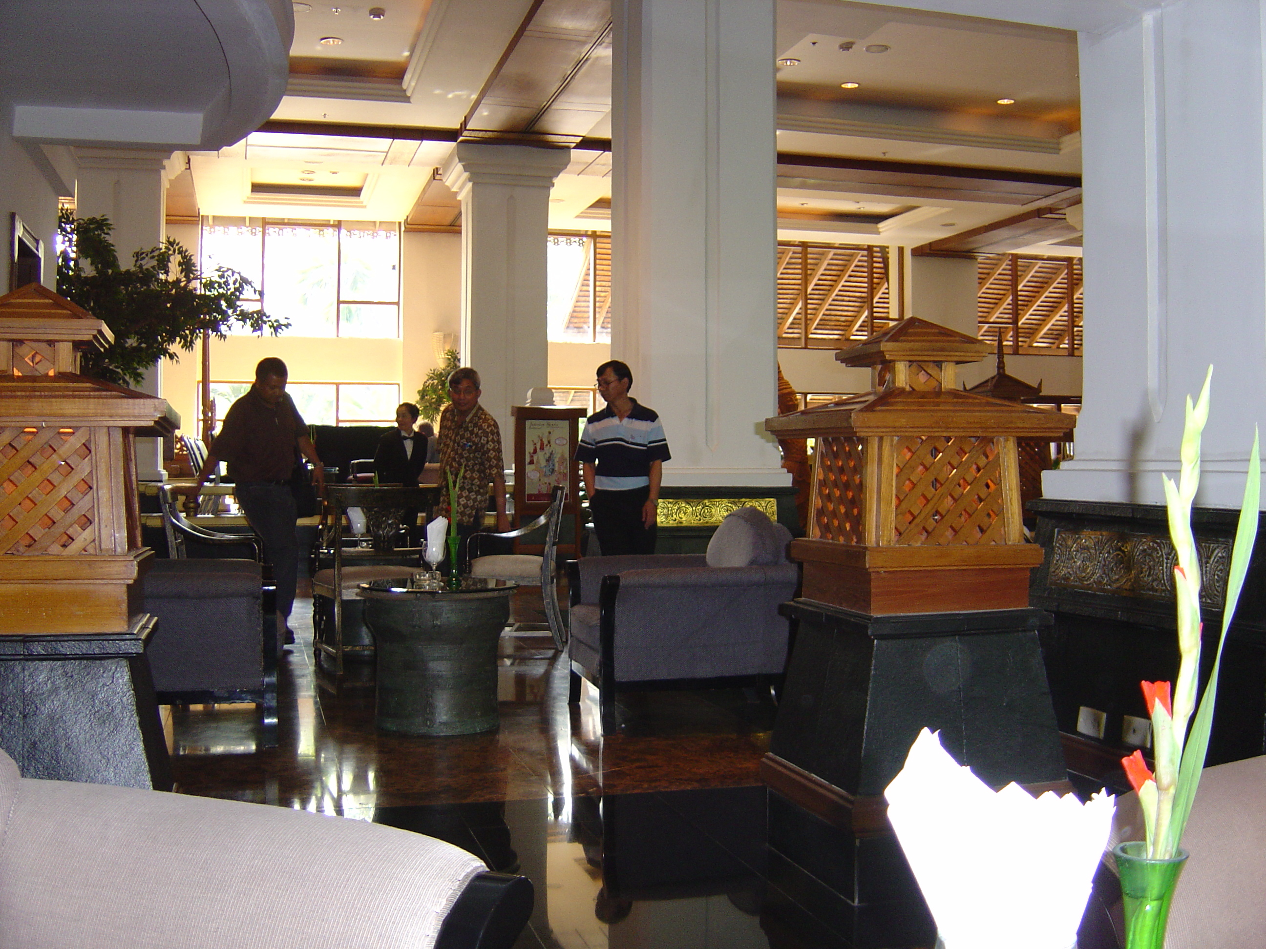 รูปถ่าย พม่า(Myanmar) ย่างกุ้ง(Yangon) โรงแรมกันดอจีพาเลซ(Kandawgyi Palace Hotel) 2005-01 22