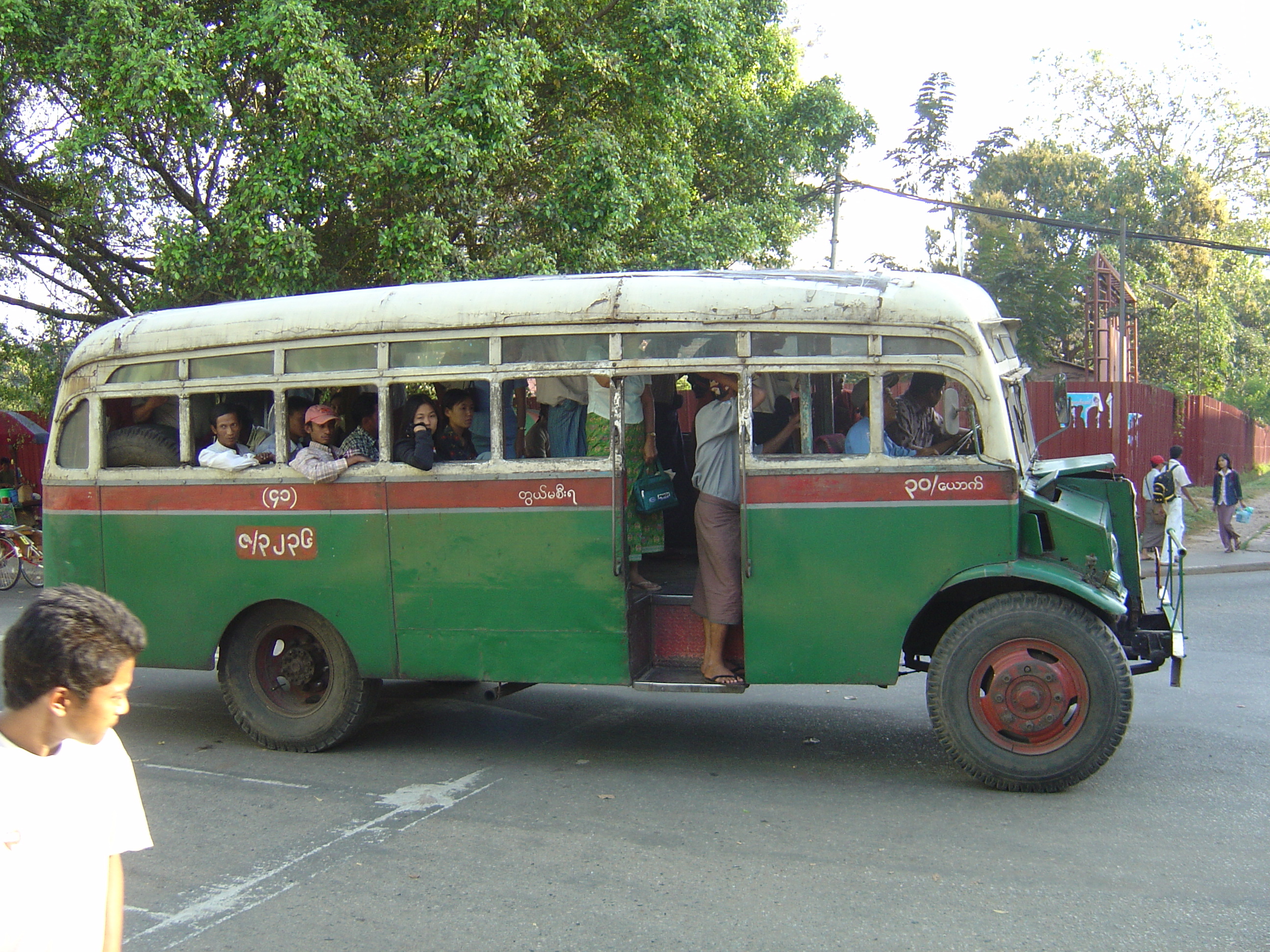 รูปถ่าย พม่า(Myanmar) ย่างกุ้ง(Yangon) 2005-01 13