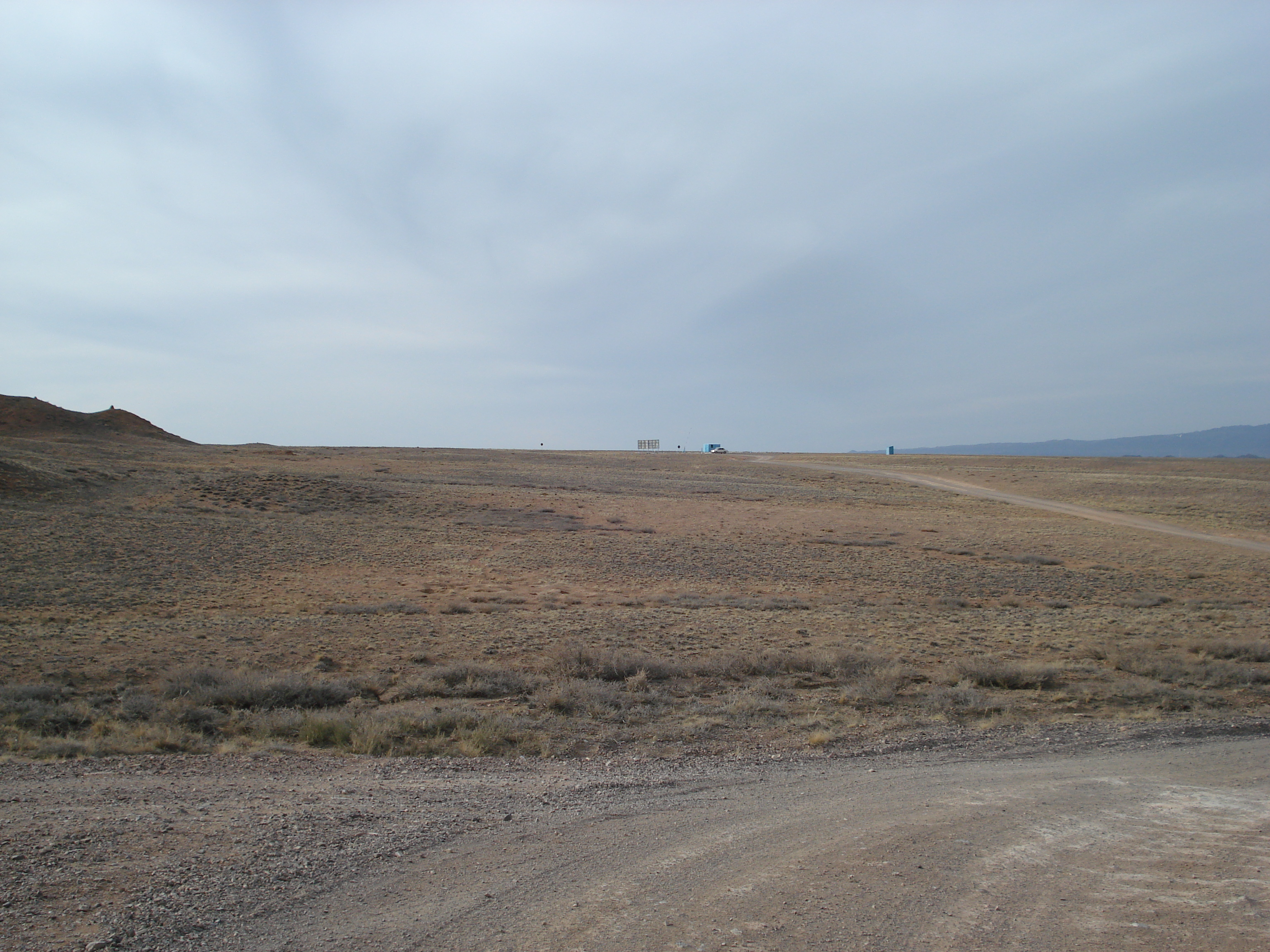 รูปถ่าย คาซัคสถาน(Kazakhstan) ถนนจากอัลมาตีไปหุบผาชารึน(Almaty to Charyn Canyon road) 2007-03 80