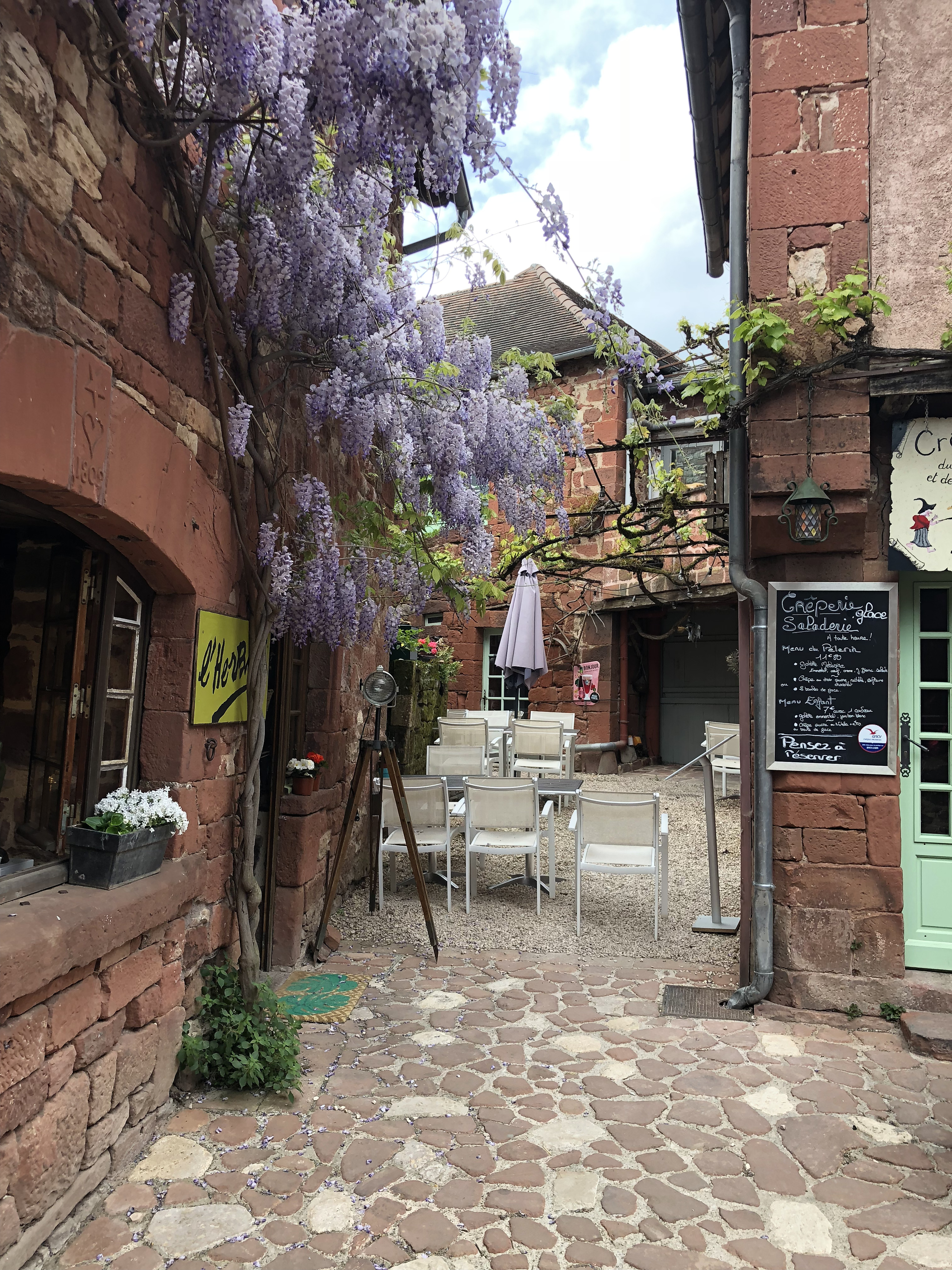 รูปถ่าย ฝรั่งเศส(France) กอลงฌ์-ลา-รูฌ(Collonges la Rouge) 2018-04 3