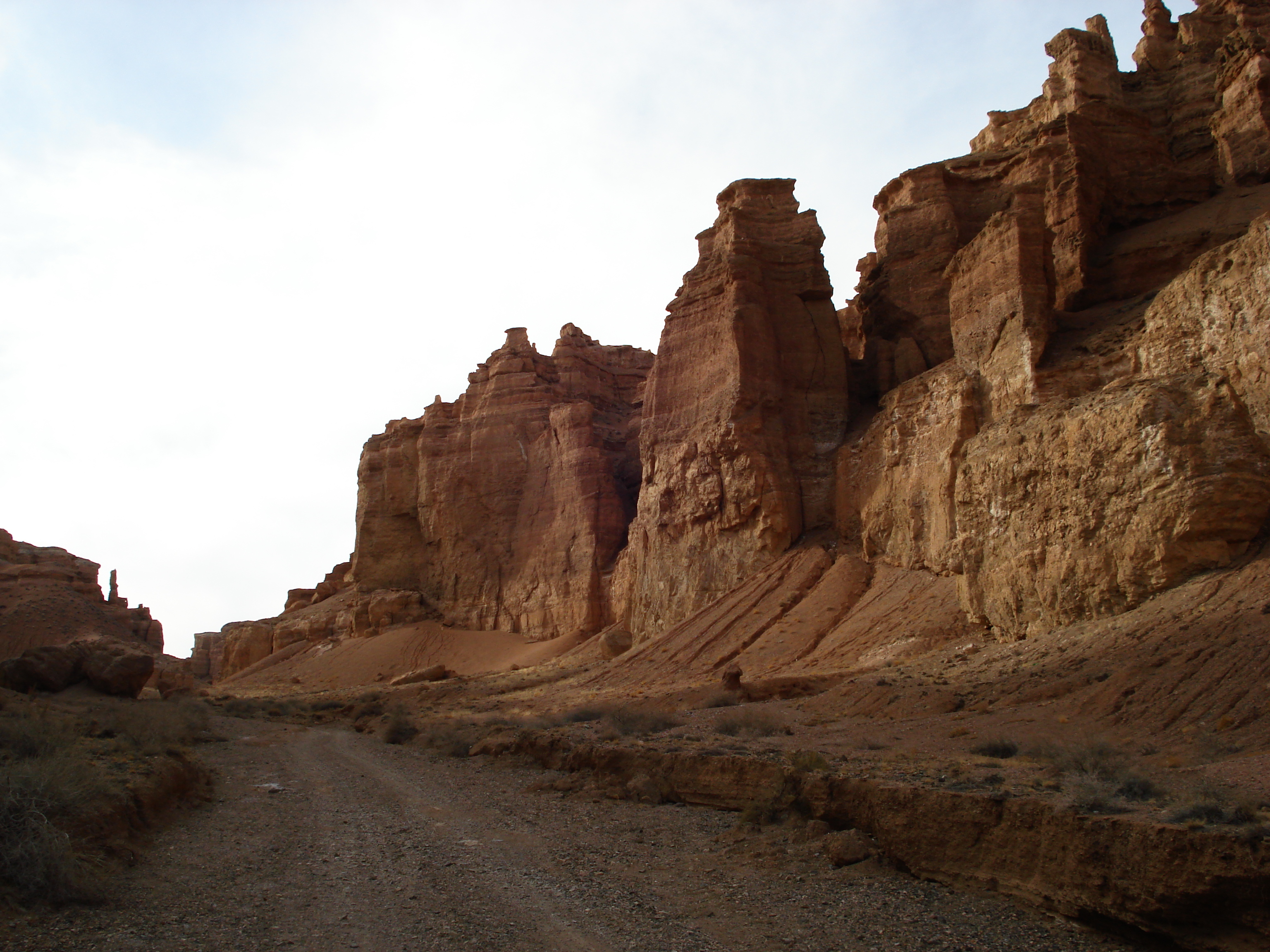 รูปถ่าย คาซัคสถาน(Kazakhstan) หุบผาชารึน(Charyn Canyon) 2007-03 20