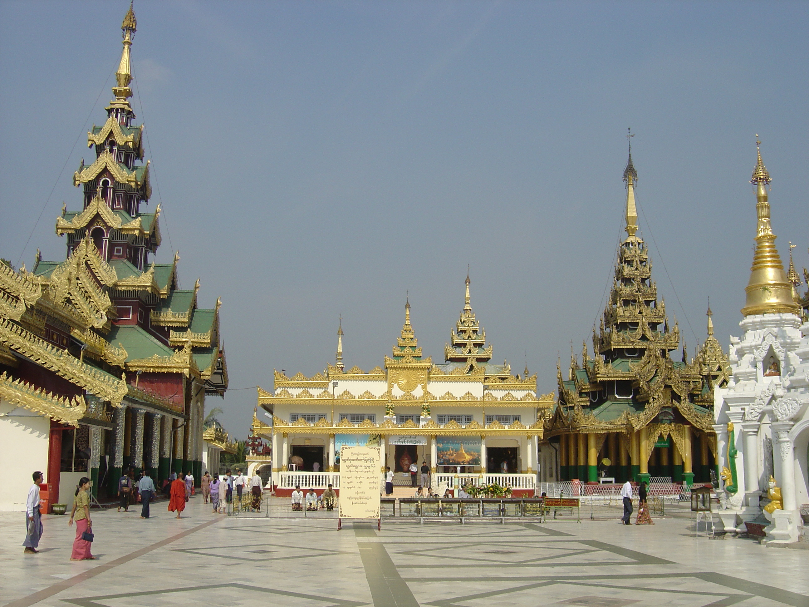 รูปถ่าย พม่า(Myanmar) ย่างกุ้ง(Yangon) พระมหาเจดีย์ชเวกากอง(Shwedagon Pagoda) 2005-01 11