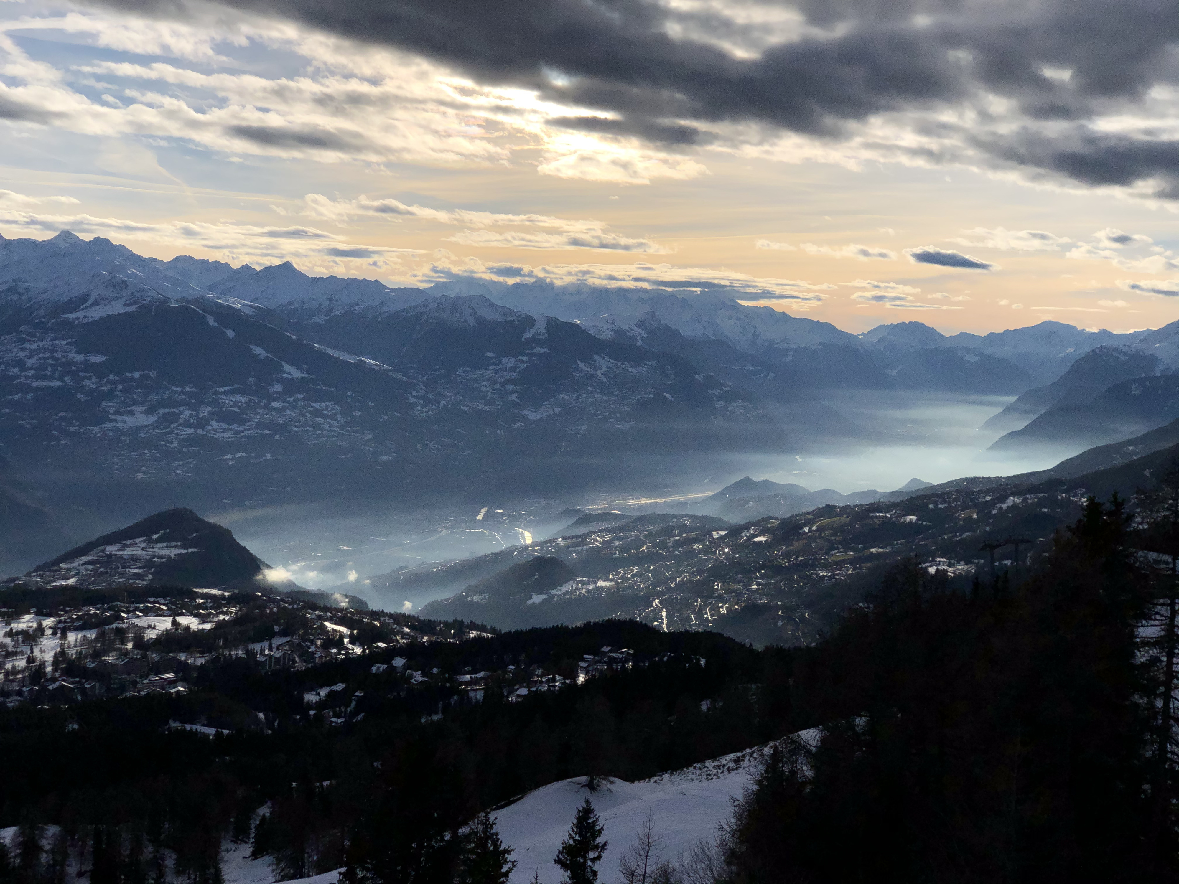รูปถ่าย สวิสเซอร์แลนด์(Switzerland) ครองส์-มงตานา(Crans Montana) 2020-12 450