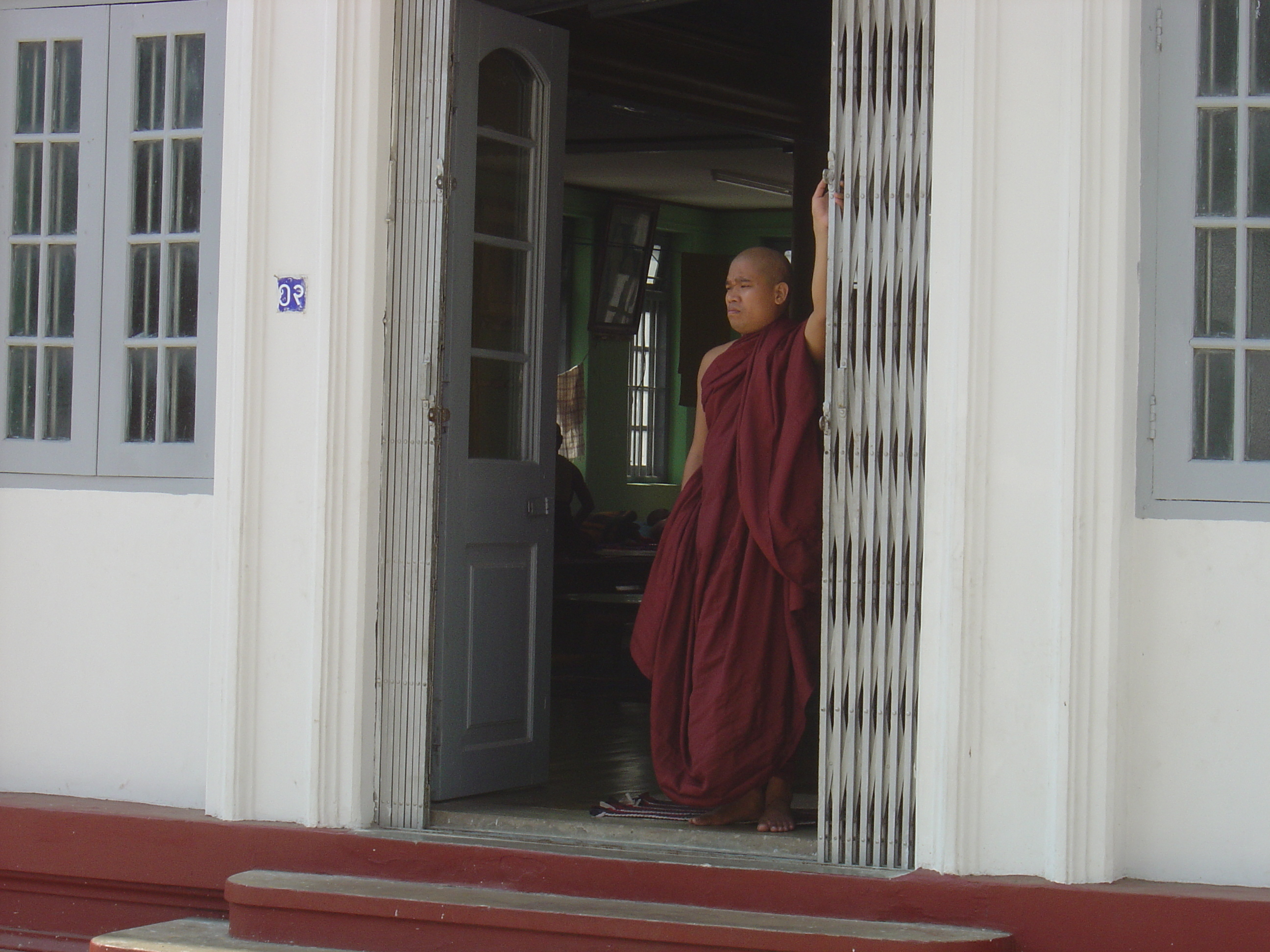 รูปถ่าย พม่า(Myanmar) ย่างกุ้ง(Yangon) พระมหาเจดีย์ชเวกากอง(Shwedagon Pagoda) 2005-01 35