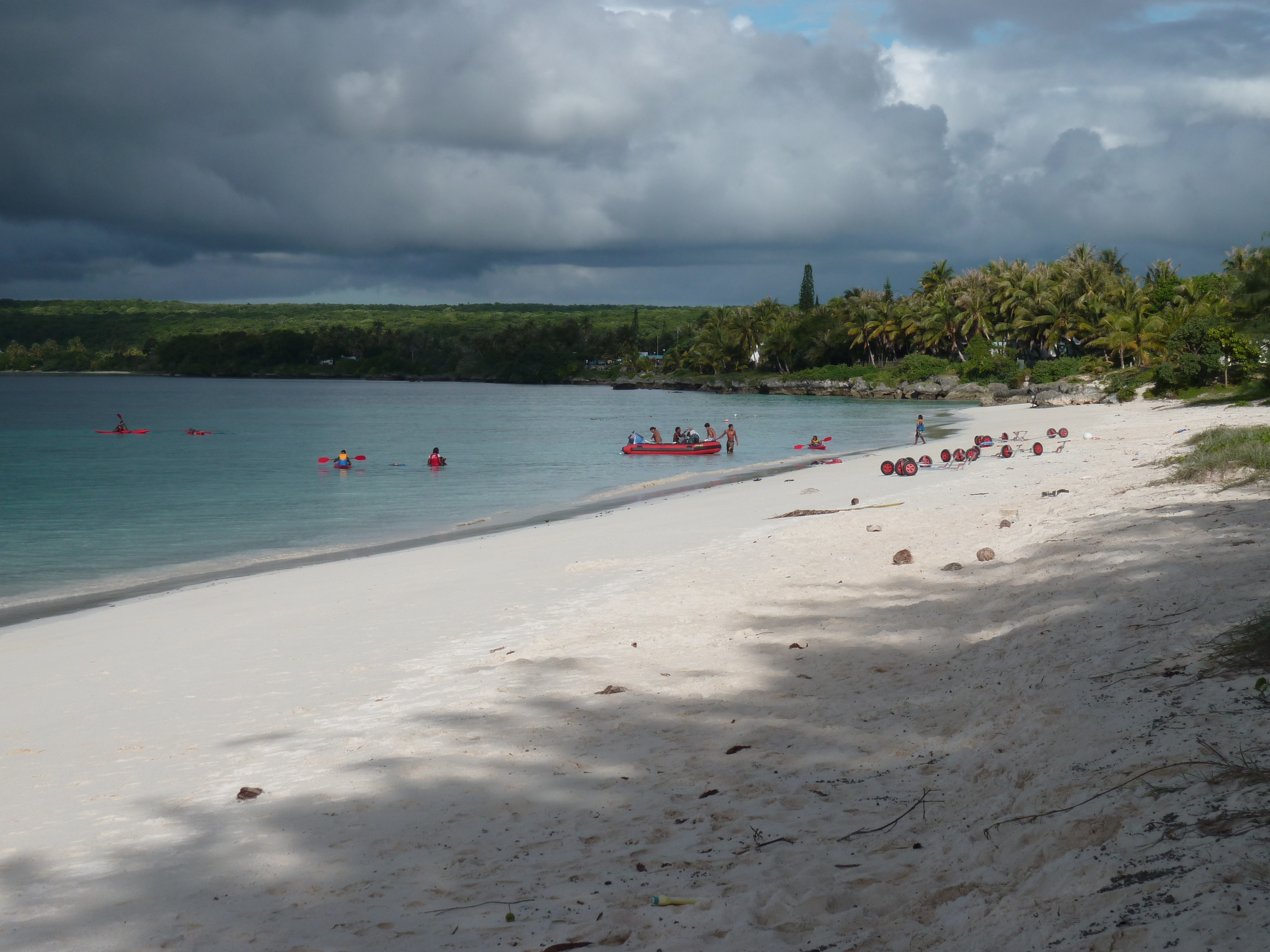 รูปถ่าย นิวแคลิโดเนีย(New Caledonia) เกาะลีฟู(Lifou) อ่าวชาโตบรีย็อง(Chateaubriand Bay) 2010-05 18
