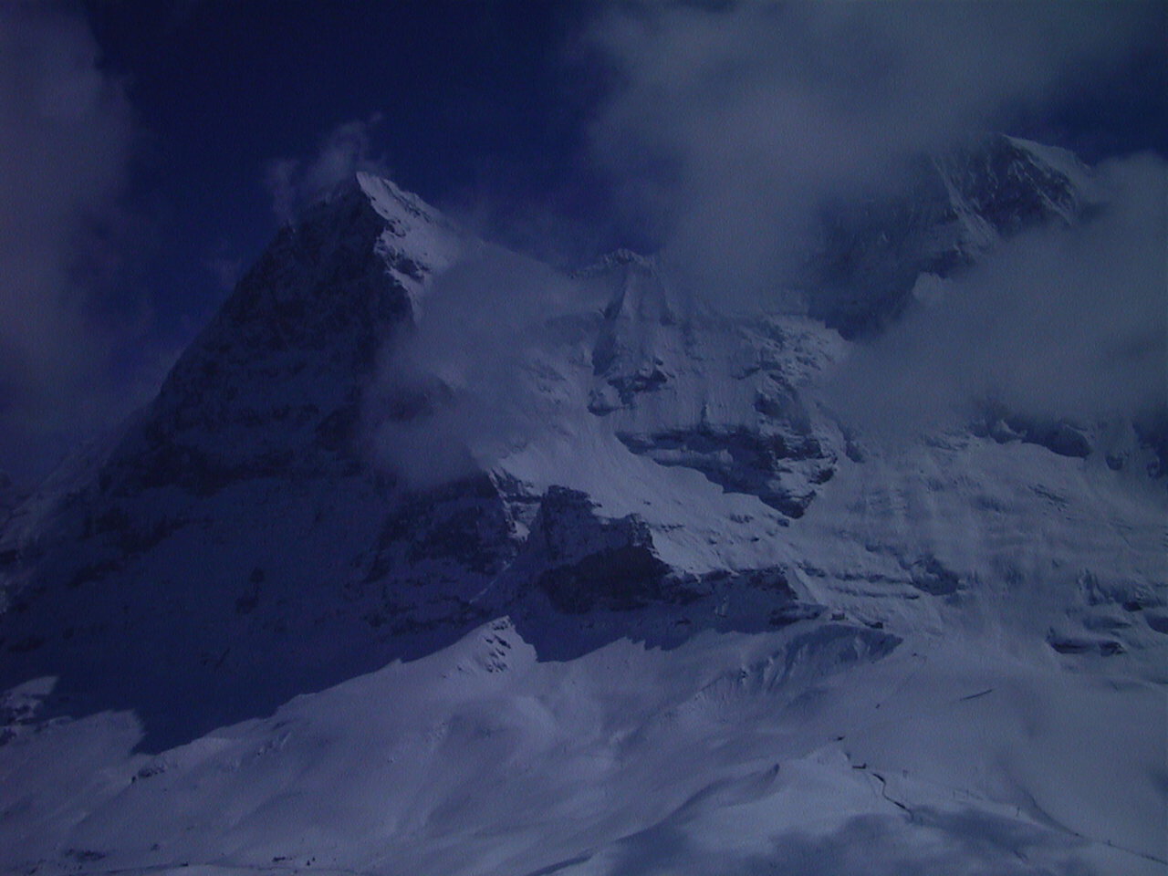 รูปถ่าย สวิสเซอร์แลนด์(Switzerland) กรินเดลวัลด์(Grindelwald) 1999-04 19