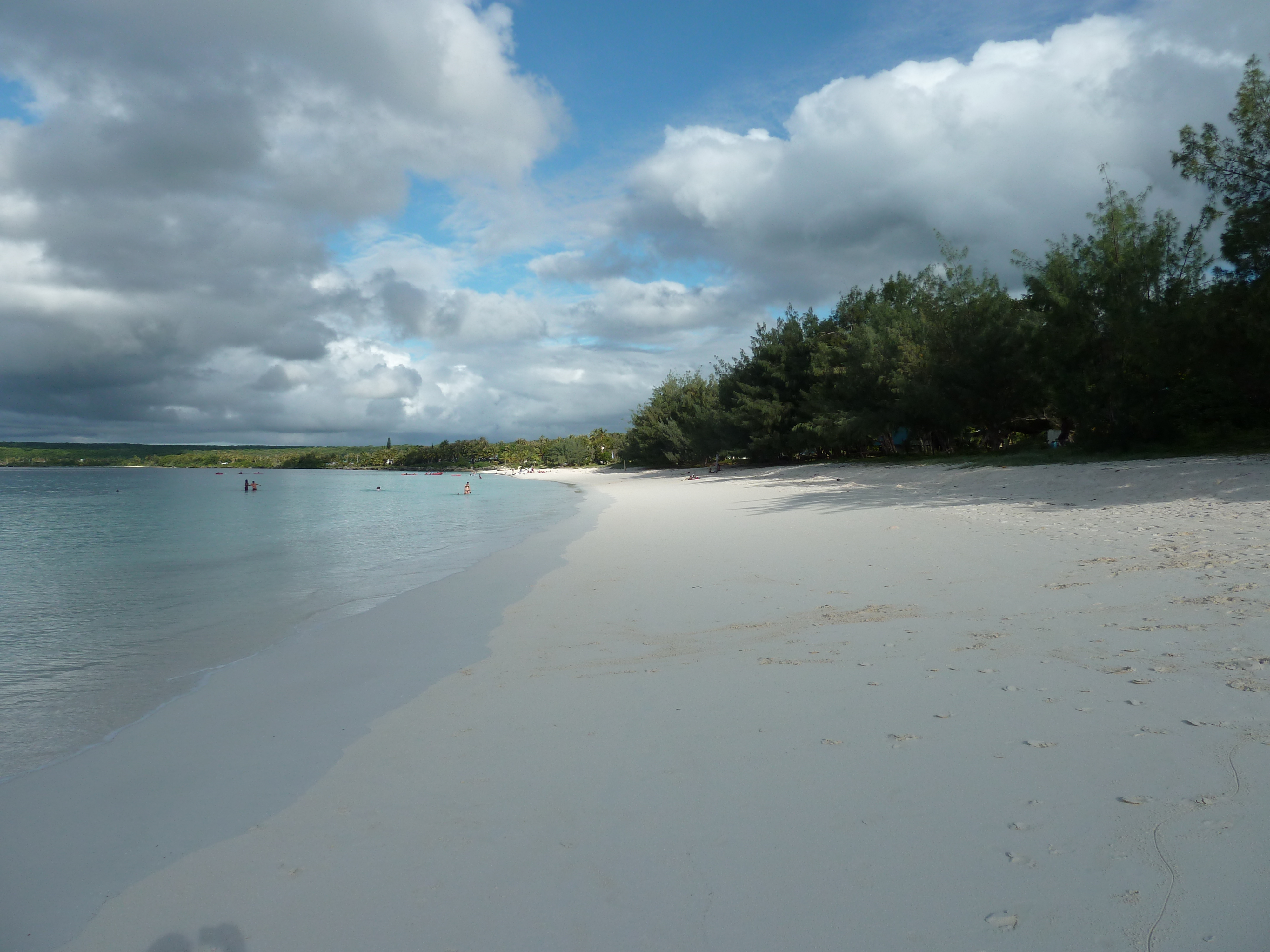 รูปถ่าย นิวแคลิโดเนีย(New Caledonia) เกาะลีฟู(Lifou) อ่าวชาโตบรีย็อง(Chateaubriand Bay) 2010-05 54