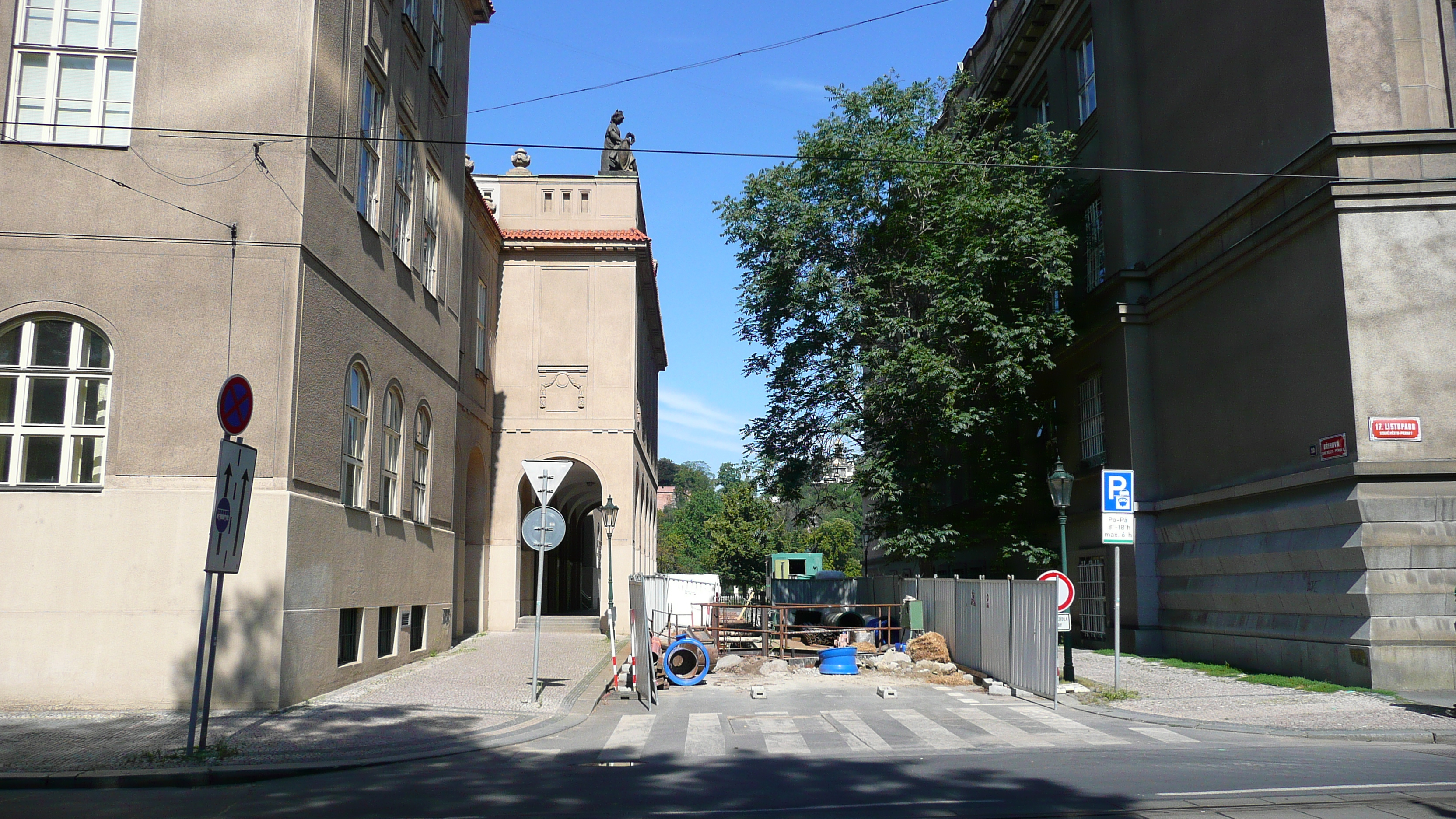 รูปถ่าย สาธารณรัฐเช็ก(Czech Republic) ปราก(Prague) 17 ลิสโตปาดื(17 Listopadu) 2007-07 7
