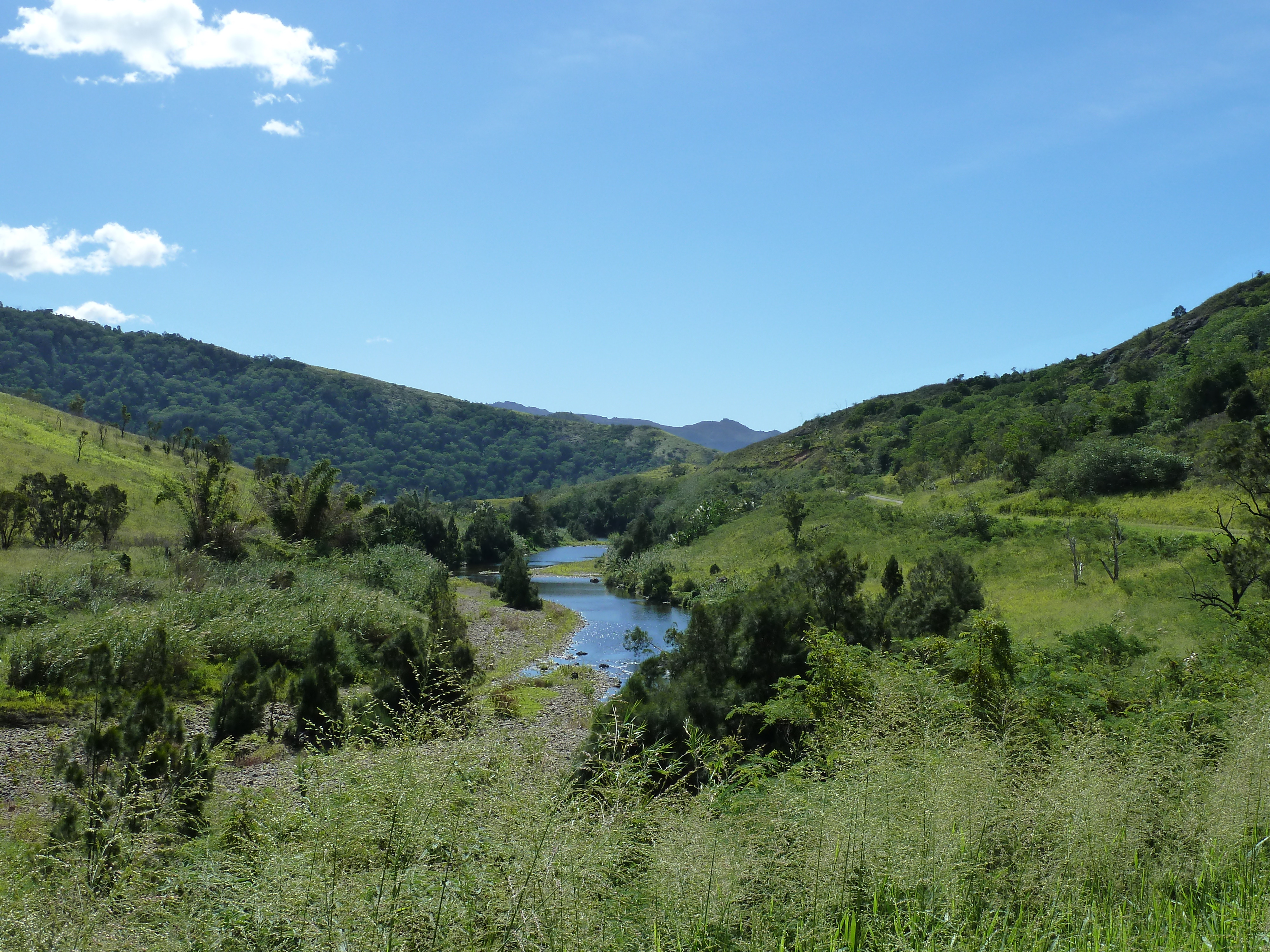รูปถ่าย นิวแคลิโดเนีย(New Caledonia) ถนนจากตงตูตาไปทีโอ(Tontouta to Thio road) 2010-05 124