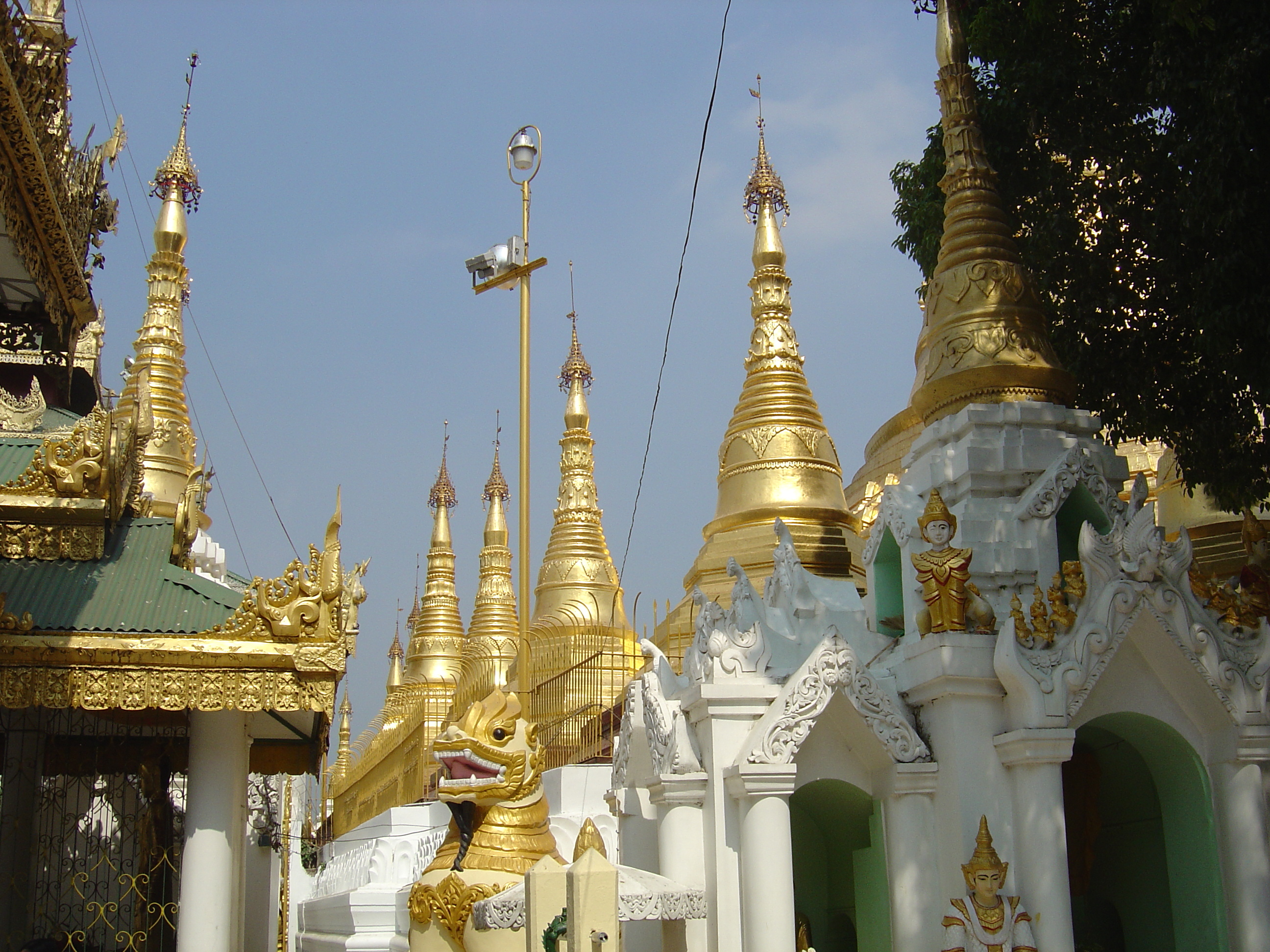 รูปถ่าย พม่า(Myanmar) ย่างกุ้ง(Yangon) พระมหาเจดีย์ชเวกากอง(Shwedagon Pagoda) 2005-01 42