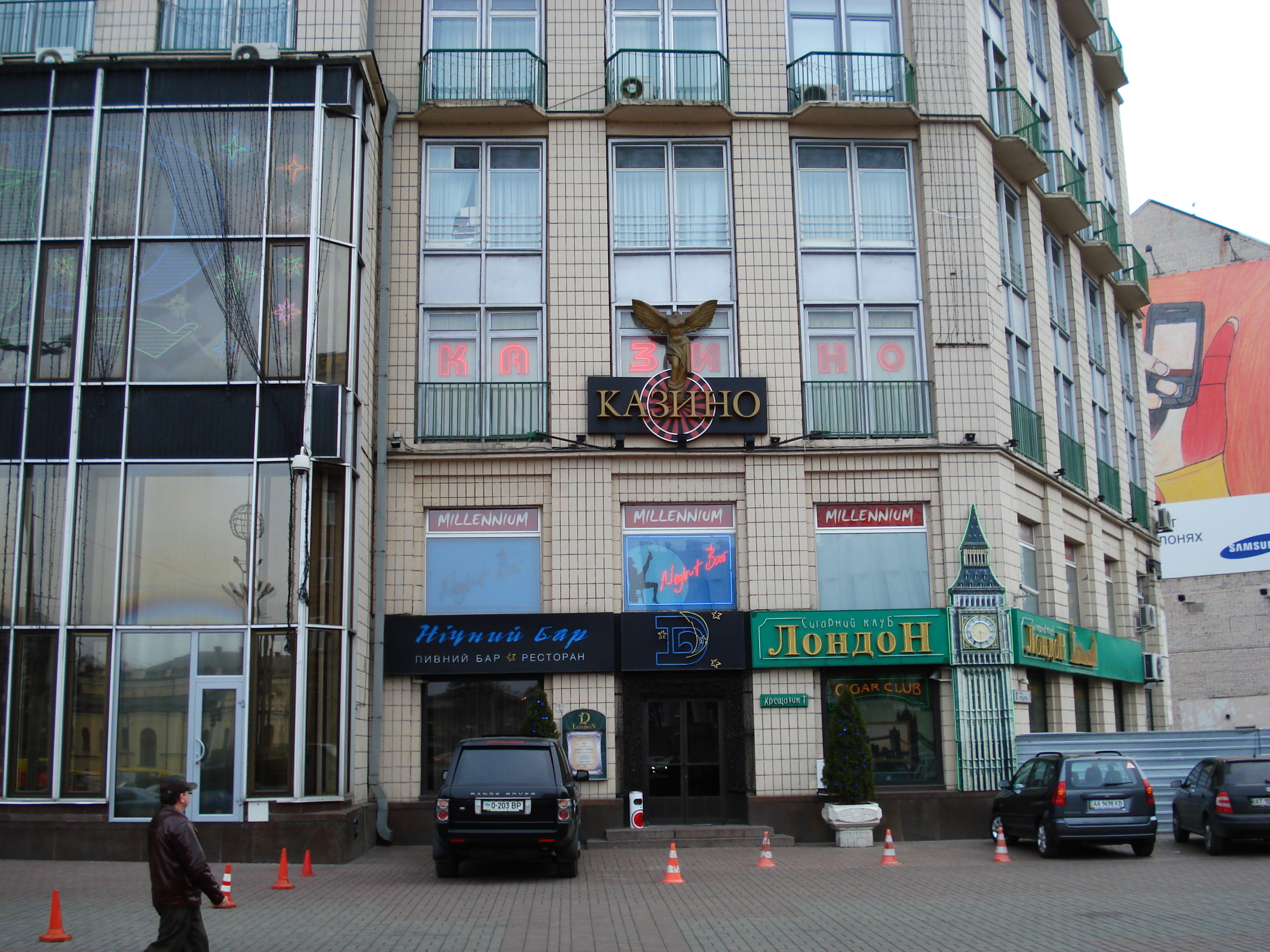 รูปถ่าย ยูเครน(Ukraine) เคียฟ(Kiev) ถนนเครชชาตือค(Kreschatyk Street) 2007-03 31