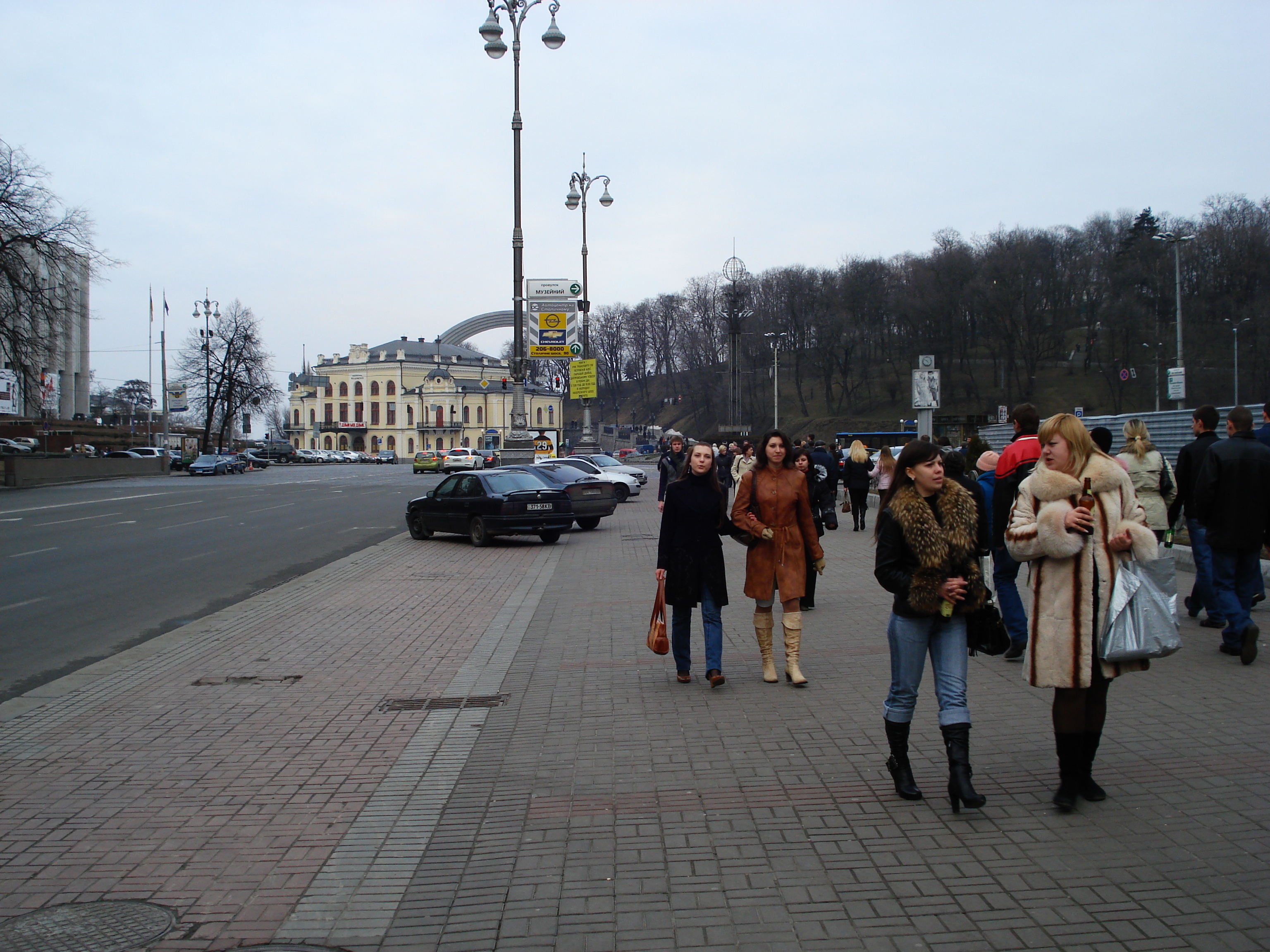 รูปถ่าย ยูเครน(Ukraine) เคียฟ(Kiev) ถนนเครชชาตือค(Kreschatyk Street) 2007-03 1