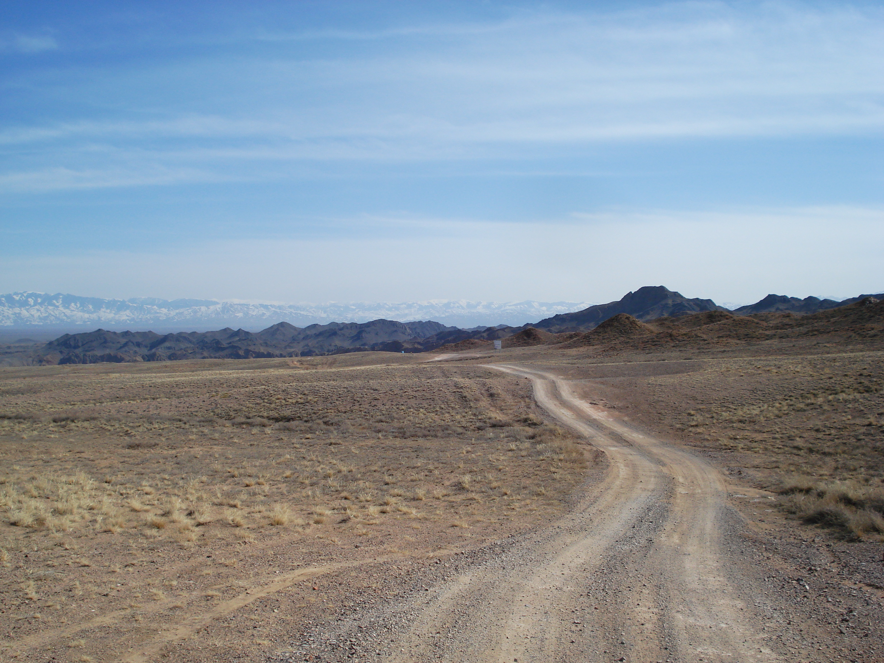 รูปถ่าย คาซัคสถาน(Kazakhstan) ถนนจากอัลมาตีไปหุบผาชารึน(Almaty to Charyn Canyon road) 2007-03 160