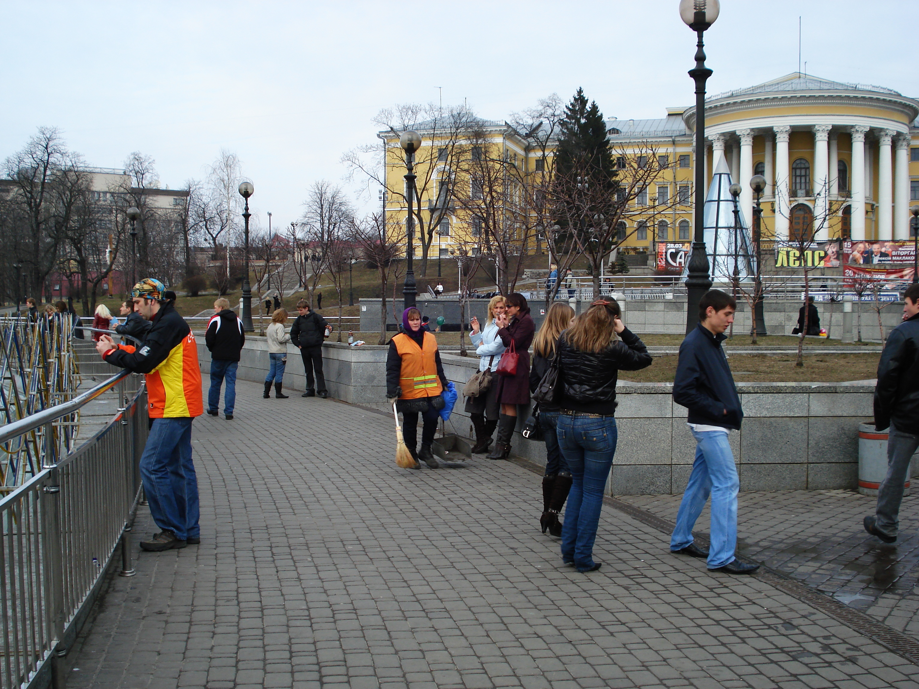 รูปถ่าย ยูเครน(Ukraine) เคียฟ(Kiev) ถนนเครชชาตือค(Kreschatyk Street) 2007-03 19