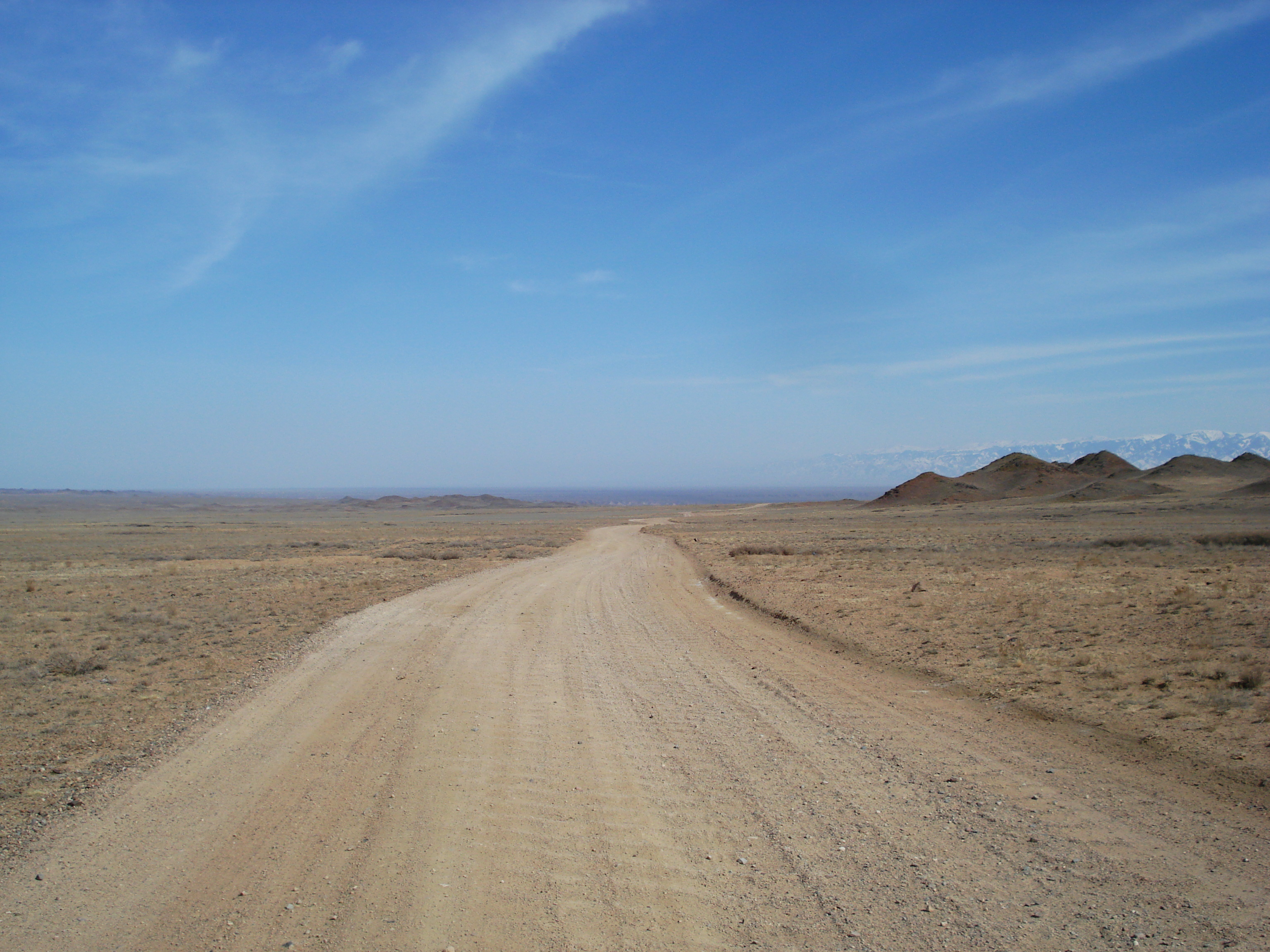 รูปถ่าย คาซัคสถาน(Kazakhstan) ถนนจากอัลมาตีไปหุบผาชารึน(Almaty to Charyn Canyon road) 2007-03 18
