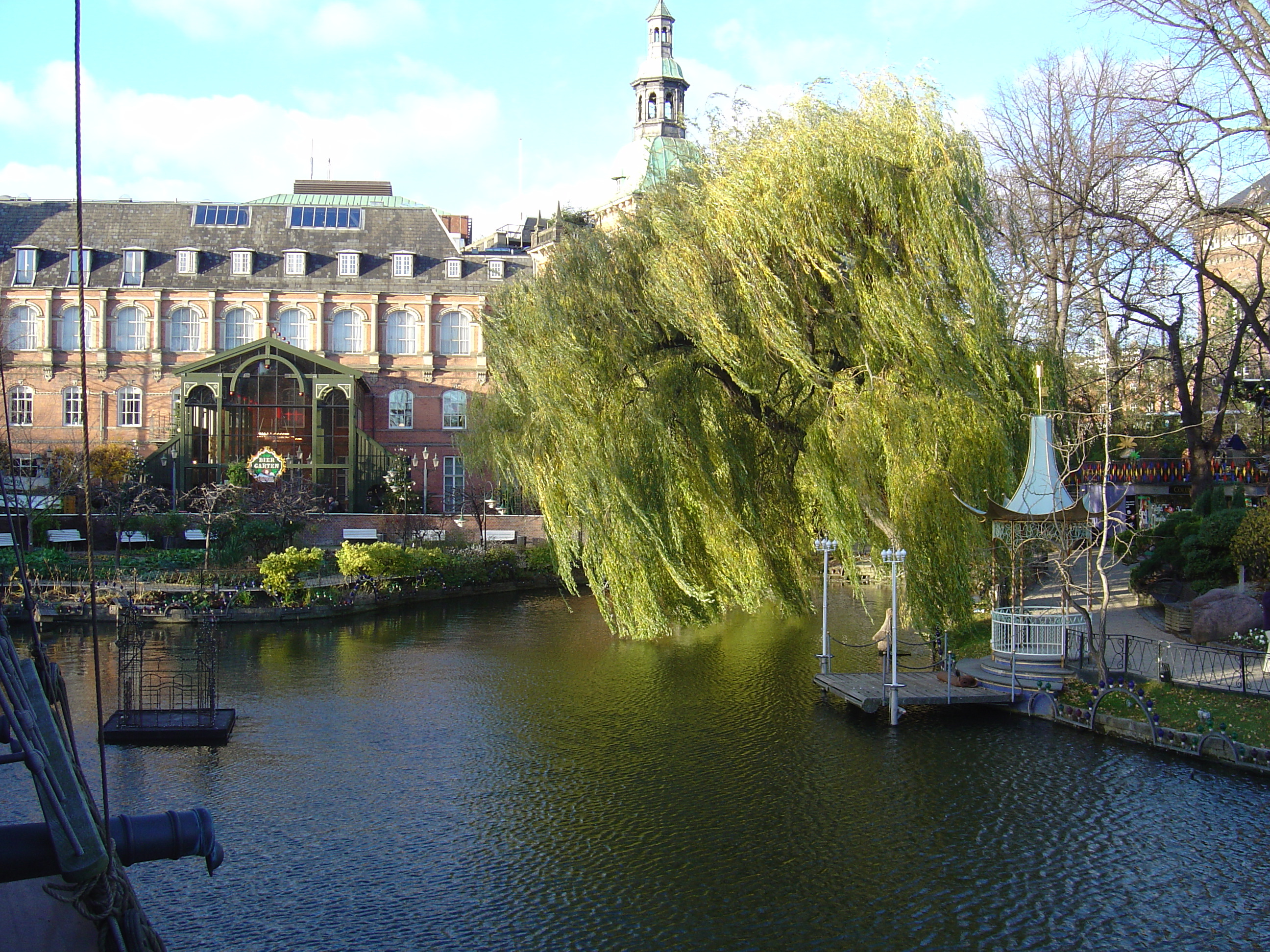 รูปถ่าย เดนมาร์ก(Denmark) โคเปนเฮเกน(Copenhagen) สวนสาธารณะทิโวลี(Tivoli Park) 2004-11 25