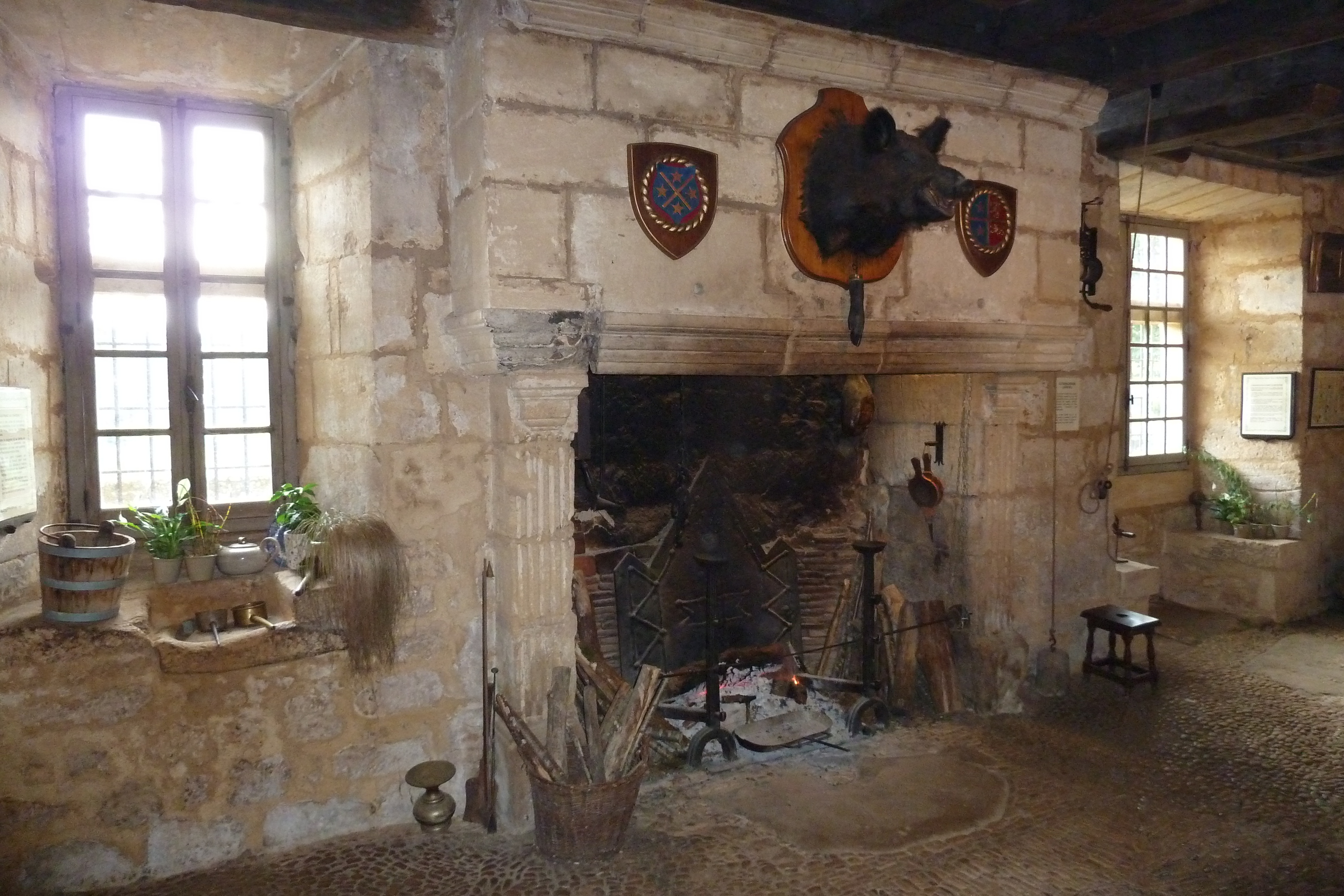 รูปถ่าย ฝรั่งเศส(France) บ้านป้อมเดอเรญัก(Maison Forte de Reignac) 2010-08 52