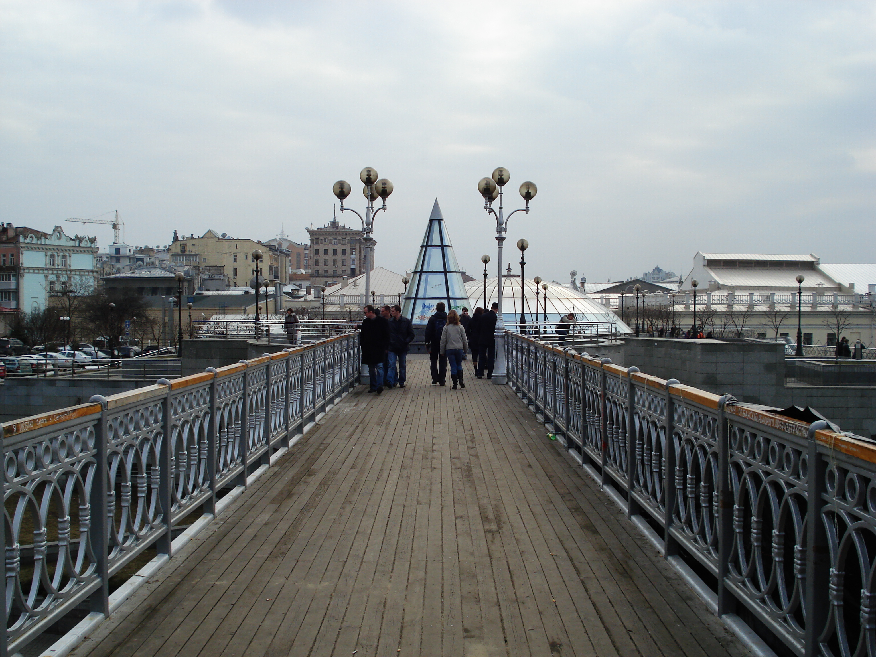 รูปถ่าย ยูเครน(Ukraine) เคียฟ(Kiev) ถนนเครชชาตือค(Kreschatyk Street) 2007-03 28