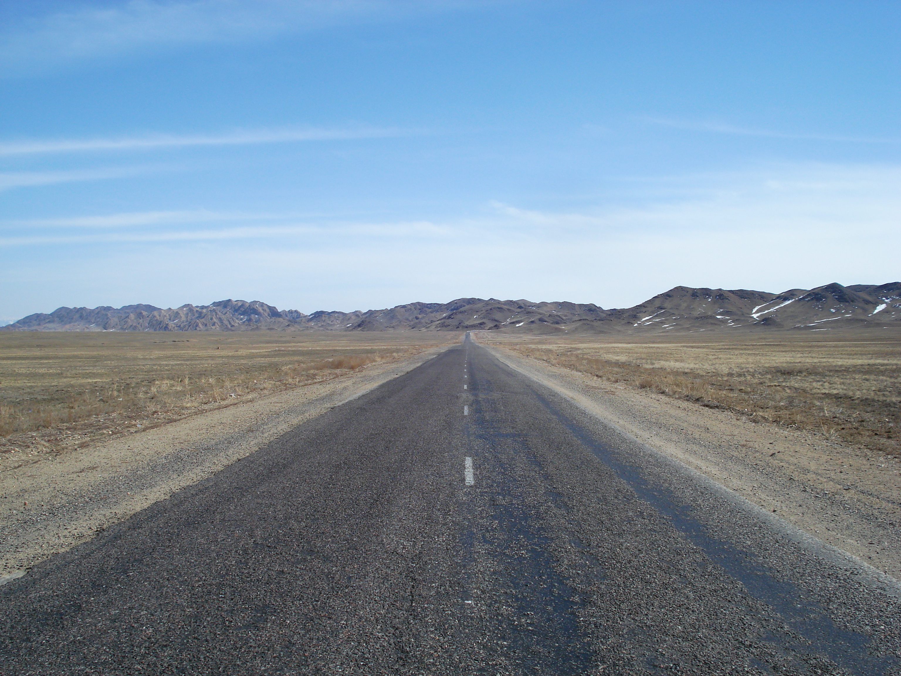 รูปถ่าย คาซัคสถาน(Kazakhstan) ถนนจากอัลมาตีไปหุบผาชารึน(Almaty to Charyn Canyon road) 2007-03 182